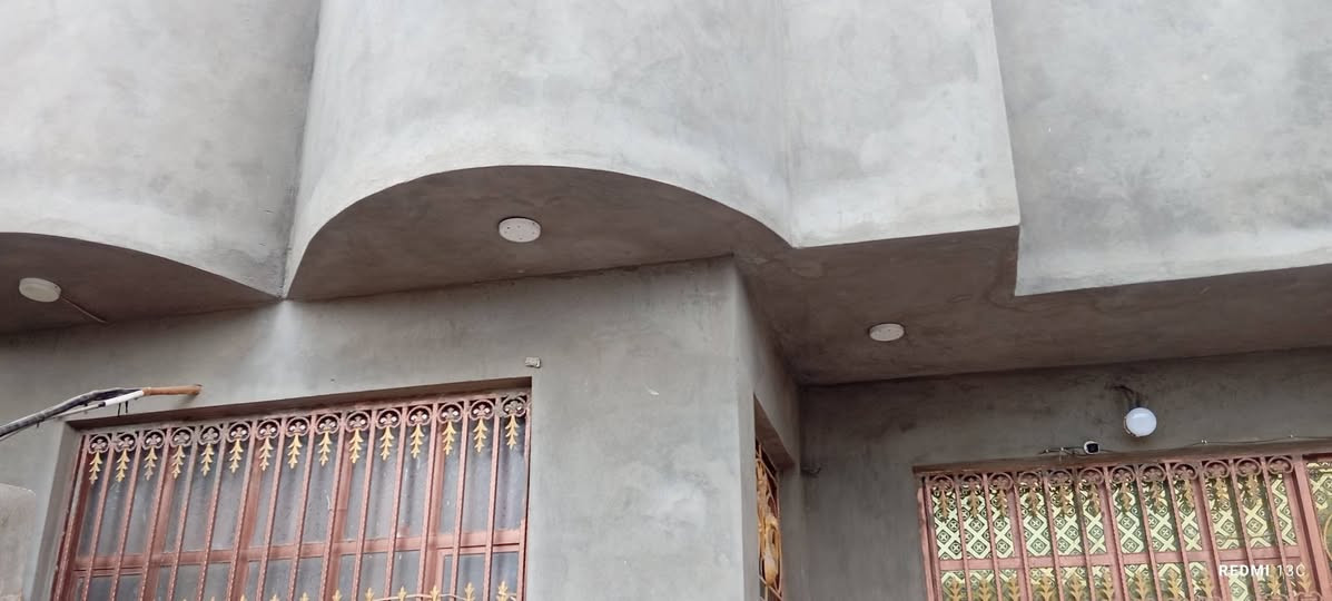 بيت مساحه الارض 200 متر الأساس كونكريت والسقف كونكريت بناء حديث عنوان حي الزهراء  مقابيل العمارات السكنية الجدد خلف مجمع السفير للسيراميك مطلوب 6ونص والسعر 150 من ضمن الطلب خدمات كامله ***********
