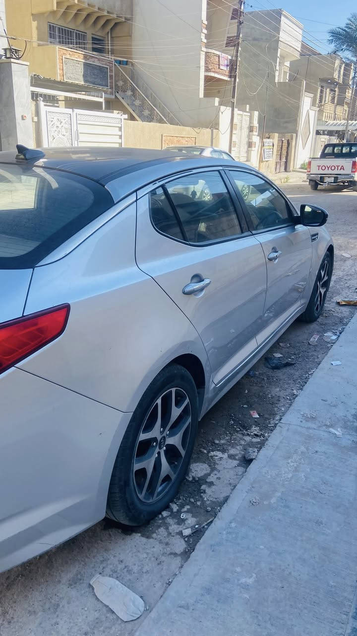 السلام عليكم للبيع كيا اوبتما 2012 خليجي السياره مكفوله من الصبغ فقط بارد بالجاملغ عكس السايق و كير محرك مكفول لا تنقيص و لا تبخير السياره فول مواصفات بصمه و بصمه ابواب و تبريد قطعتين بانوراما جلد السياره بحاله جيده 
معروضه ب 125 و بيها مجال العنوان بغداد / الاعلام 
الاتصال ***********
