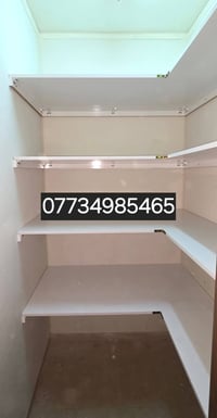 تم تنصيب رفوف المخزن 100 شرقي ثابت حسب الطلب  لجميع مساحات الشقق ويوجد...