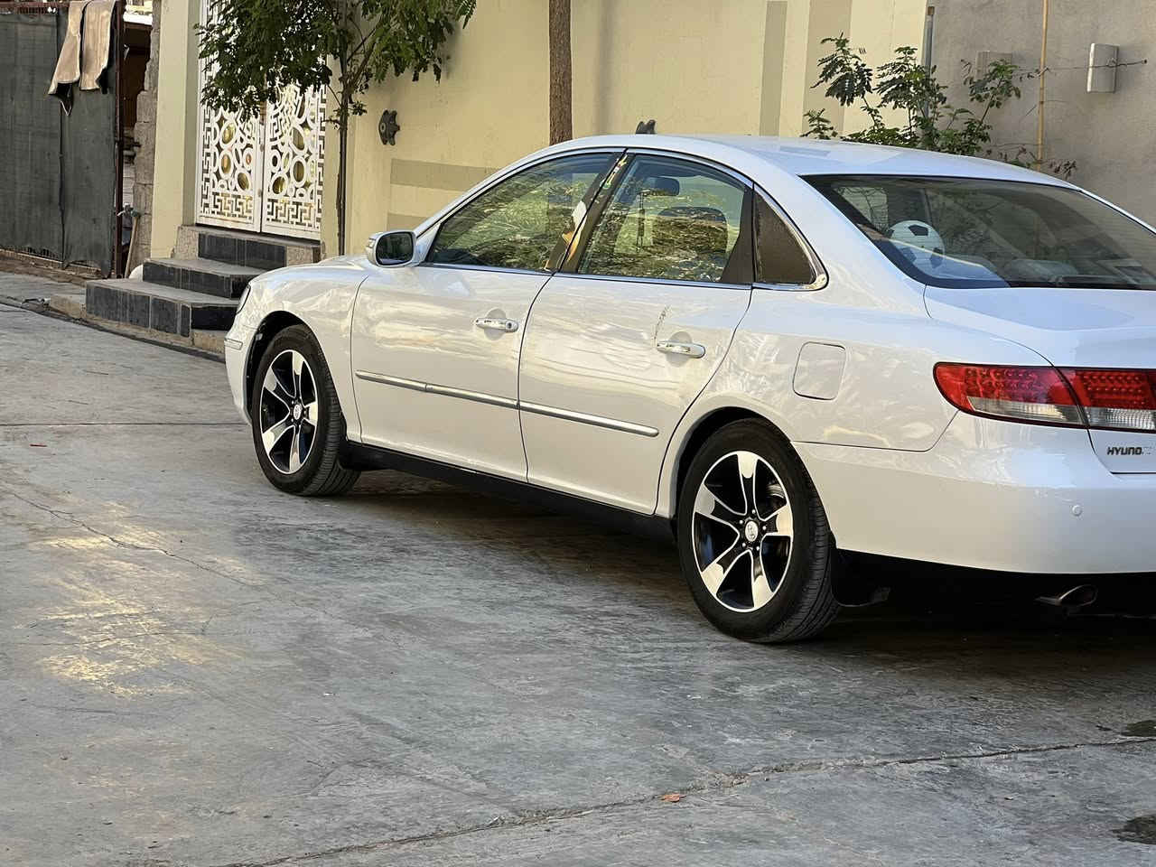 السلام عليكم  ازيره مكينه 3300
موديل 2008
تبريد قطعتين
شاشه
حساسات خلفيه 
صبغ جلملوغ خلفي يم البانزين وجاملوغات اماميه والبنيد بدون دواخل يعني 4 قطع 
ويل وتاير جديد حجم 17
صدر امامي خلي كله جديد أني شديته
رقم بغداد
السعر 93 وبيهه مجال بيع أو مراوس
***********
