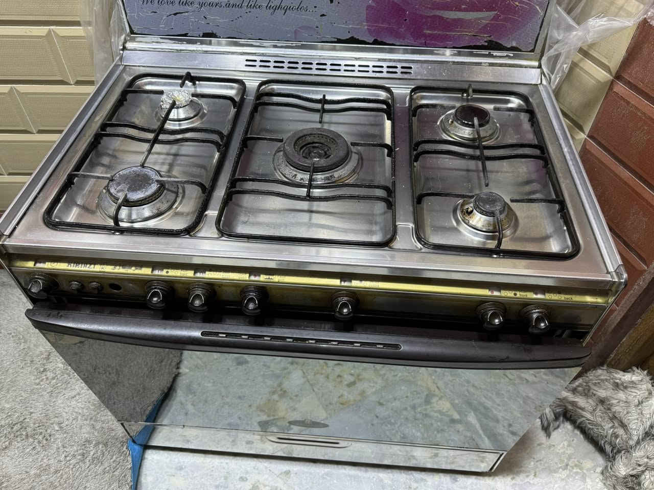 سلام عليكم طباخ كريازىى مصري اصلي  نضيف شغال نار قويه الفرن شغال 5 اعيون سعر 250 مابي اي نقص 
ول مفرغه شغاله السعر 50 الف مكاني كوت الزهراء ***********
