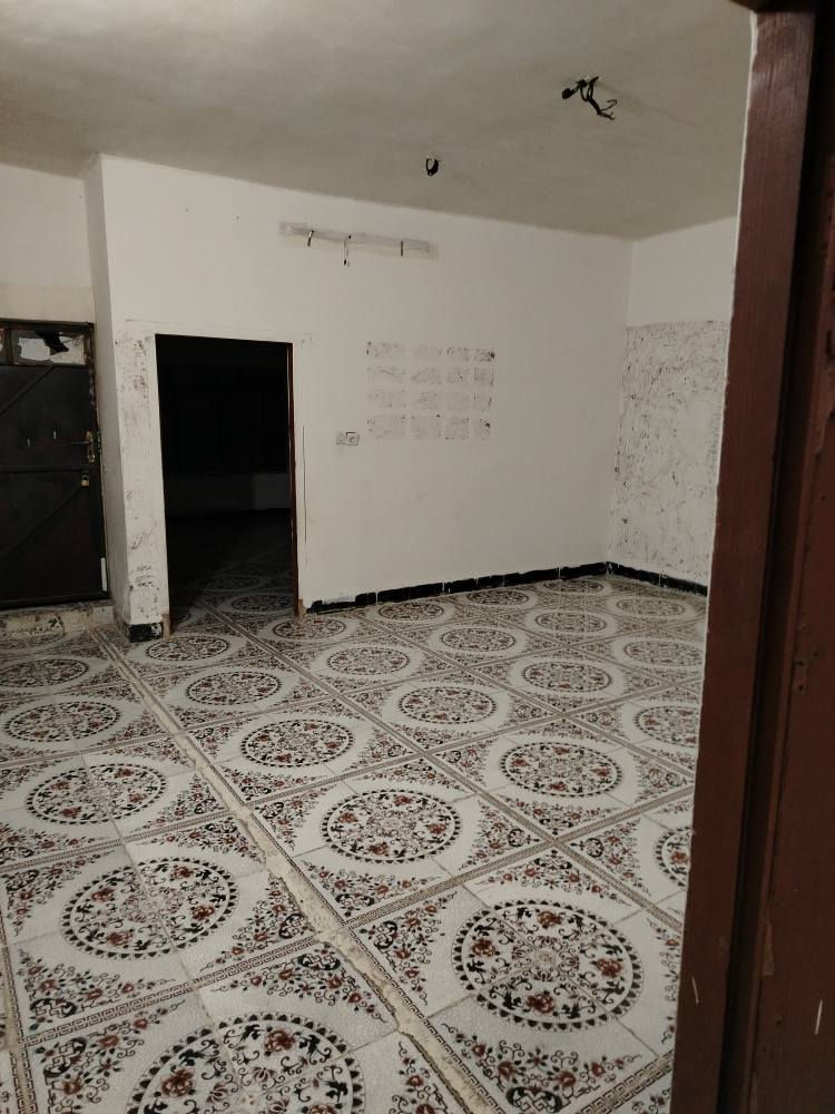 دار للايجار طابق الثاني
مساحه 200م
يحتوي على غرفه نوم مع هول واستقبال ومطبخ وصحيات وسطح وبلكونه
سعر 200الف ماء وكهرباء وانترنت على صاحب الدار
عنوان كركوك أسرى والمفقودين قرب جامع قباء
للتواصل
***********
*********** ابو مصطفى يايجلي كركوك, العراق
