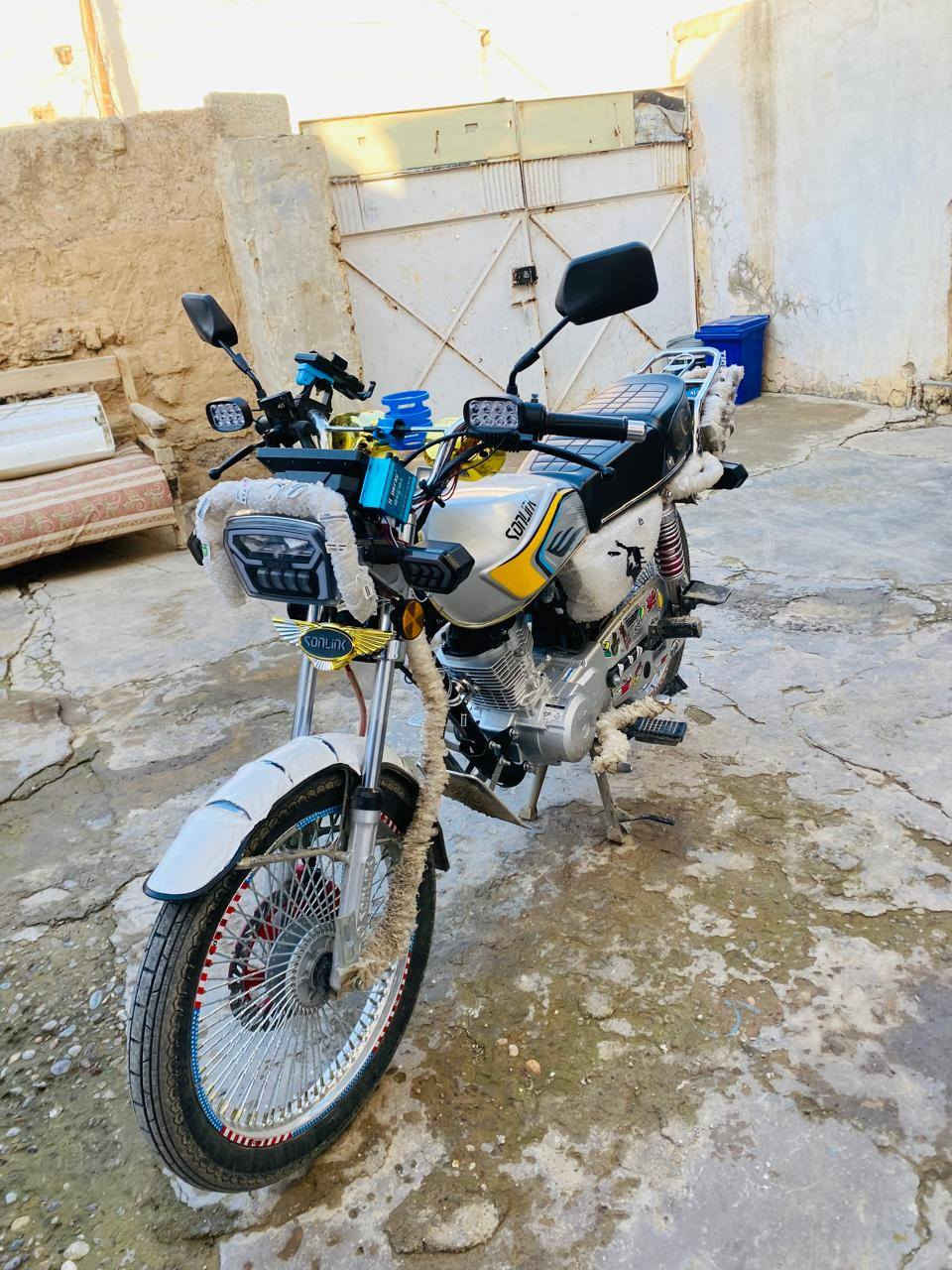 السلام عليكم  متاح دراجه 5كير رصاصي 25 سعر 800 مثل ماواضحه بل صوره مكاني تكريت 
***********
