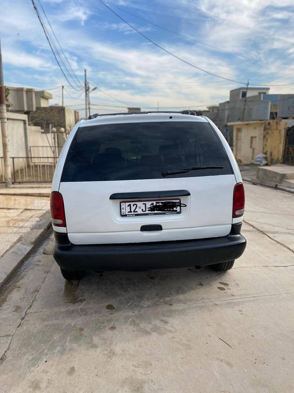 السلام عليكم...  دوج كرفان موديل 96
اني صاحبها الشرعي 
صبغ حزام جماليه 
تغليف ارضيه +تغليف سقف قبل سبوع كملتهم 
طخم تاير جديد 
سياره نضيفه 90٪ 
السعر (50) 
غير متواجد على الفيس 
رقم الهاتف ***********
