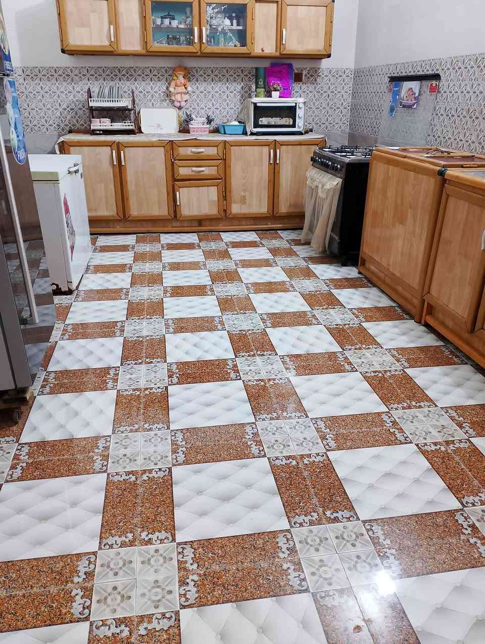 السلام عليكم #دار للبيع
المساحة 250 
متكون من غرفتين و صاله و أستقبال ومطبخ وصحيات خارجيات 
بناء حديث 
الشطره طريق ال عواد قرب مجمع السيراميك 
***********
