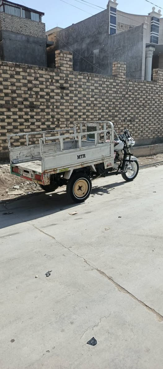 سلام عليكم للبيع   موديل7 رقم  او سنويه بدون راعي ول باقي كله جديد محرك 24تايرات قبل سبوع شادهن كلشي ماعوزه  مكاني  الحمزة الشرقي ***********
