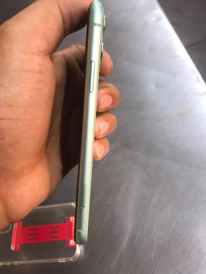 سلام عليكم آيفون 11عادي بدل بس بطاريه شاشه بلادي شرط الفحص مثل ما موضح بل صوره بي خدش بل شاشه ما مابين ابد بدون ملحقات سعره 250وبي مجال بصيط مكاني بغداد المدائن سلمان باك رقمي موجود واتساب ***********
