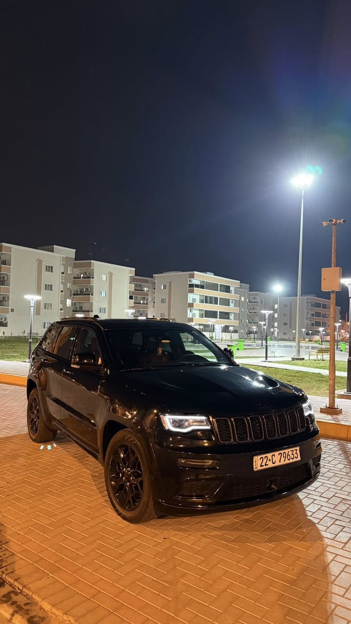 � للبيع: جيب شيروكي S فول مواصفات 2022
🚗 النوع: Jeep Cherokee
📅 الموديل: 2022
🔝 الفئة: S – فول مواصفات
⚙️ ناقل الحركة: أوتوماتيك
🛢️ الوقود: بنزين
🛣️ الاستخدام: شخصي وخفيف

✨ المواصفات والكماليات:

 • محرك قوي مع نظام ECO لتقليل صرفية الوقود
 • دفع رباعي ذكي 4×4
 • فتحة سقف بانوراما كهربائية
 • مقاعد جلد أصلية مع تحكم كهربائي
 • تسخين مقاعد أمامية
 • تشغيل بصمة (Push Start) + دخول ذكي
 • شاشة كبيرة لمس مع Apple CarPlay & Android Auto
 • نظام صوتي عالي الجودة
 • كاميرا خلفية مع خطوط ديناميكية
 • حساسات أمامية وخلفية
 • نظام التحذير من الخروج عن المسار
 • نظام النقطة العمياء
 • رادار أمامي لتجنب التصادم
 • كروز كنترول ذكي
 • نظام الثبات الإلكتروني (ESP)
 • نظام مانع الانزلاق
 • فرامل ABS + EBD
 • تكييف أوتوماتيك ثنائي المناطق
 • فتح وغلق شنطة كهربائي
 • مرايا كهربائية مع تسخين
 • حساسات مطر وإضاءة
 • جنوط ألمنيوم أصلية
 • إضاءة LED أمامية وخلفية

📍 الموقع: ( البصرة) 
🚘 السيارة نظيفة جداً، ما بيها صبغ فقط بارد ، جاهزة للفحص.

💰 السعر:(368)قابل للتفاوض
📞 الاتصال/واتساب: (***********)
