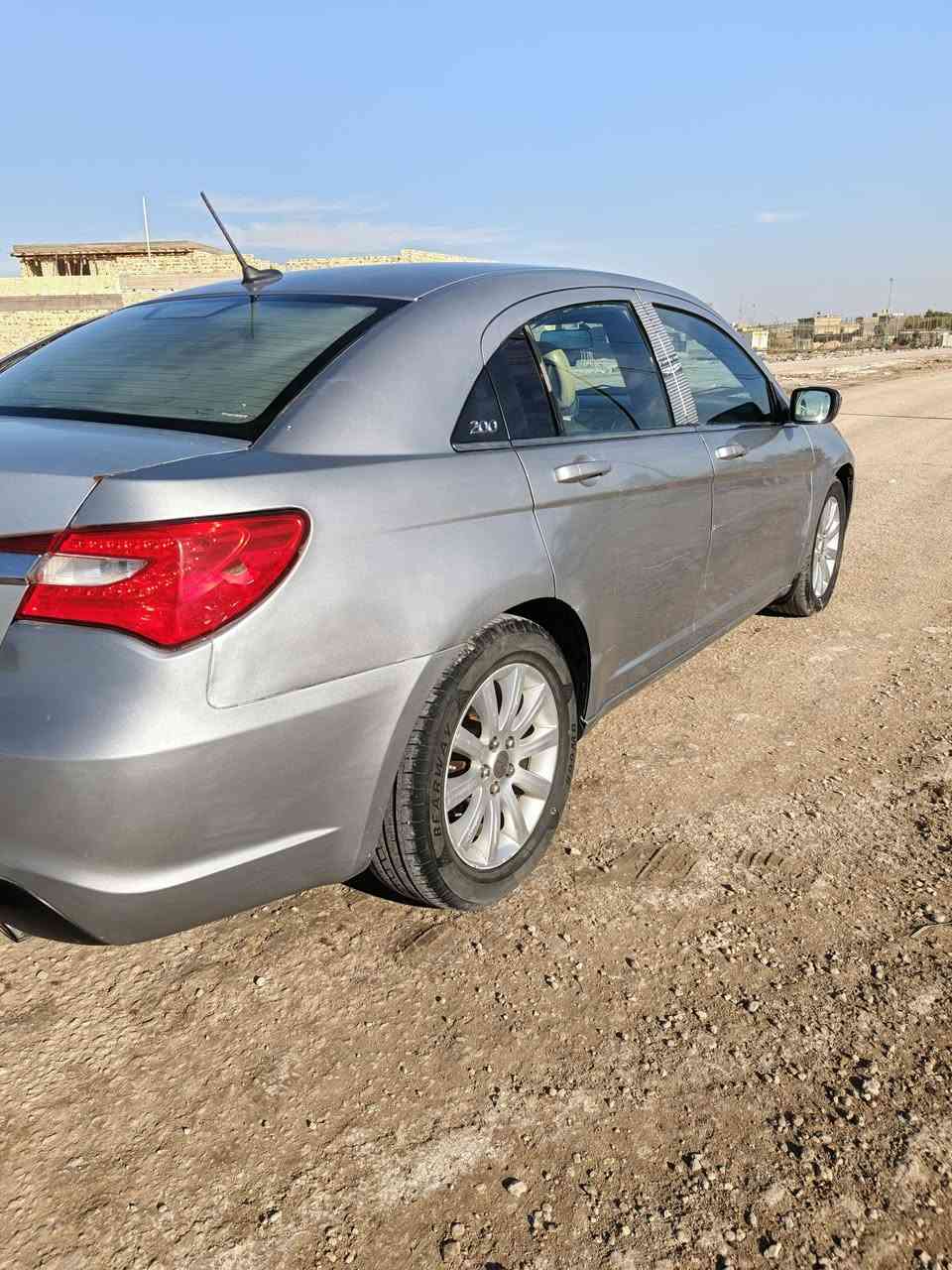 السلام عليكم
C200 كلايسلر 
موديل 2014 فئه s بأسمي 
حادثها بأمريكا قبق جنطه فقط ومبدل بلادي يعني لاصبغ ولا تعمير +جاملغ أمي بي بارد كلش بسيط وصبغته +جاملغ خلفي صبغ فقط بسبب الجرد 
محرك كير نظيفات جداً وترايك وين ماتريد 
منظومه تبريد جديده بالكامل وتبريدها مجمده 
كلوبات زنون ثلجي فول 
السعر 80  ورقه وبيها مجال 
عنواني حله مركز المدينه 
وأي استفسار ‏اتصل وبيك خير وتدلل‪***********‬‏
