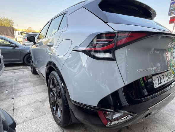 السلام عليكم 
سبورتج بلاك ادشن موديل ٢٠٢٥ خليجي
ماشي ١١ الف باسمي رقم أربيل 
العنوان بغداد السعر المطلوب ٢٣٨
رقم موبايل ***********
ملاحضة بيه مكان صغير  بي دي ار جاملغ الأمامية
