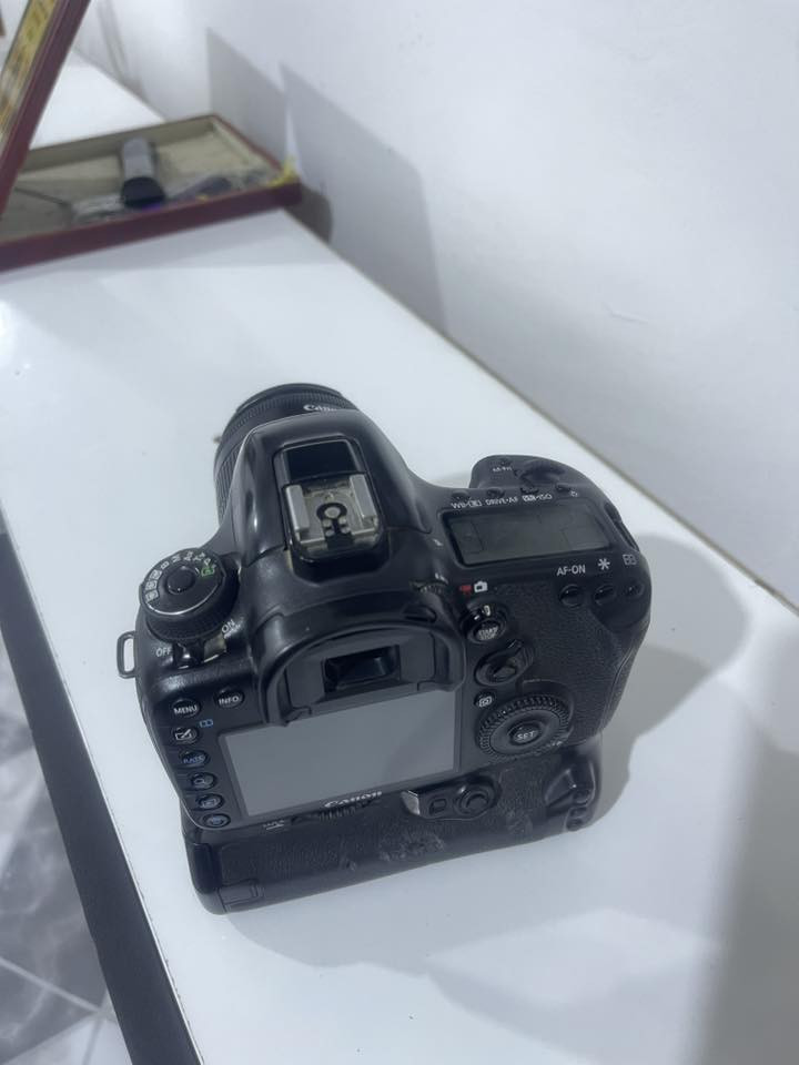 7D مارك تو كانون بسعر 475 و بيها مجال شوي
واتساب ***********
