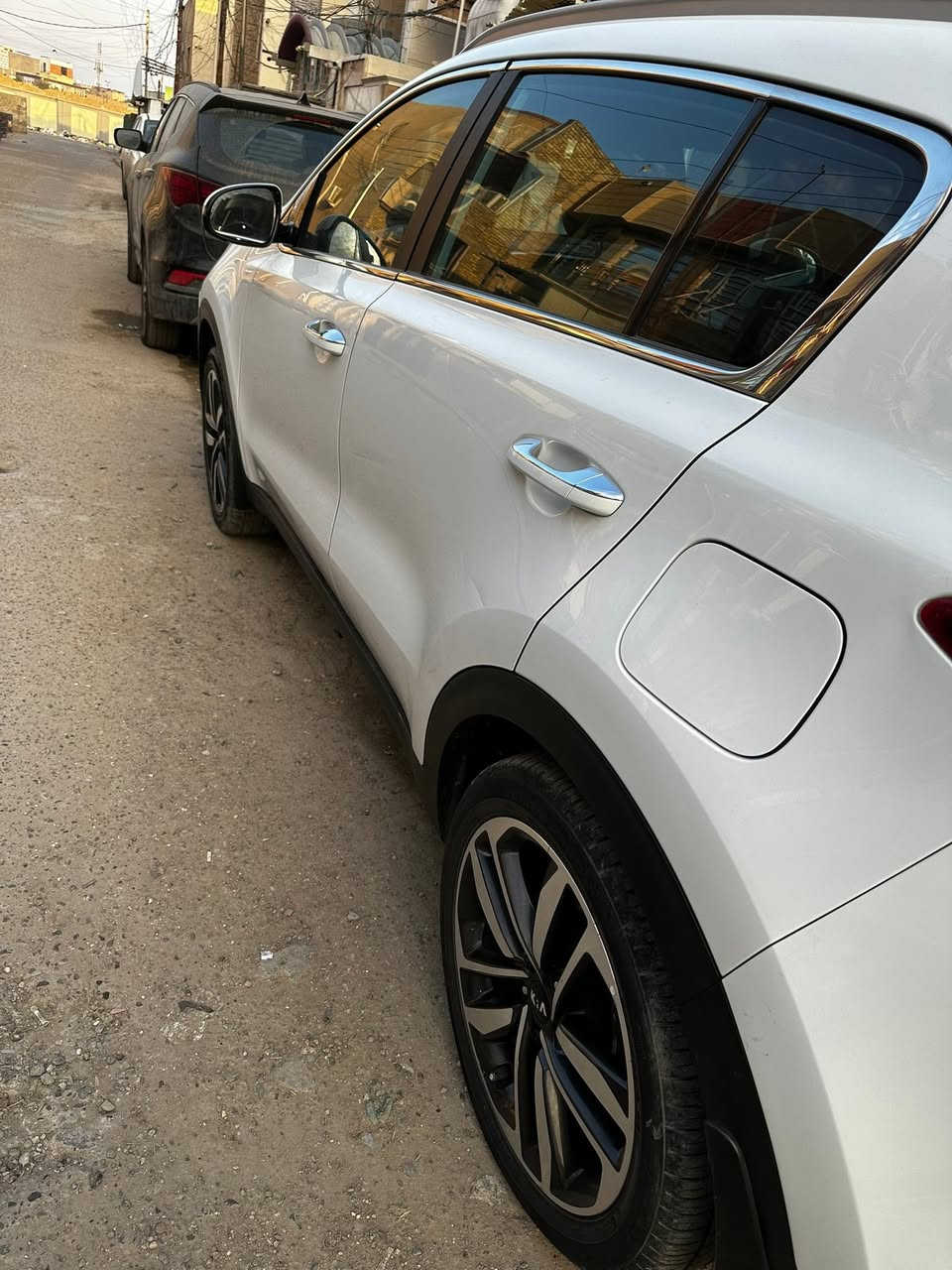 🚗 للبيع – كيا سبورتج خليجي موديل 2019 🚗

✨ سيارة نظيفة جدًا وجاهزة للاستخدام، لا تحتاج أي مصروف.

✅ موديل 2019 – رقم بغداد الجديد
✅ محرك 2000 CC
✅ عداد 99 ألف كم فقط
✅ هزة جديدة
✅ سنوية نافذة لغاية 2030
✅ تبريد أمامي وخلفي (قطعتين)
✅ شاشة أندرويد تدعم Apple CarPlay
✅ مرايا شفط
✅ حساسات أمامية وخلفية
✅ داخلية بيجي

🔹 الحالة الفنية:

* كير ومحرك بحالة ممتازة وما مفتوح برغي.
* السيارة بدون حوادث وبدون تبديل.
* توجد خدوش بسيطة جدًا 
💰 السعر: 18،300 دولار
📌 السعر قابل للتفاوض.

📍 الموقع: بغداد – شارع فلسطين

📞 للاستفسار: ***********
