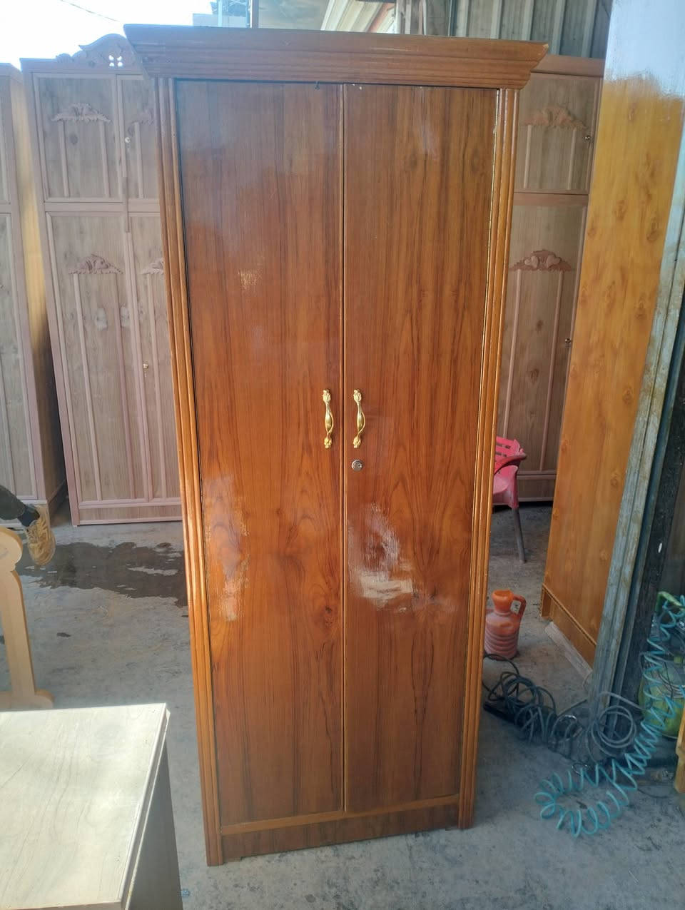 غرفه مستخدمه للبيع نضيفه صاج عراقي
ها ستفسار خاص او عل رقم 

***********
