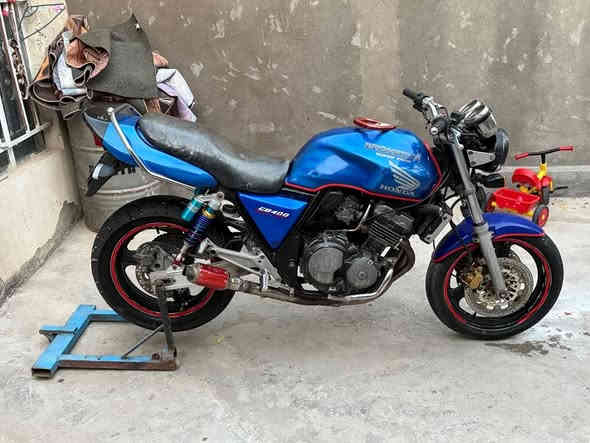 السلام عليكم اخوتي الطيبين  دراجه سبي فور400  16والف. نضافه مثل ما جاي تشوف بعينك
وراق أصولي كمرك مدفوع  شرط 1و2و3بطناش 
  
(  مكفوله كفاله عامه  دراجه-- كير-- مكينه ---كهربائيات ---تايرات ))
عليها ادامه كامله 

 معدل شرط 180 وتعبر  

كلشي  شغال بيه كهرباياته كامله    جاهزه عل الاخير
 نكره بكل وقت نضافته كدامك
السعر 1700
الشراي يتصل

//***********///
مكاني بابل--الشراي يتصل--وعيوني له
