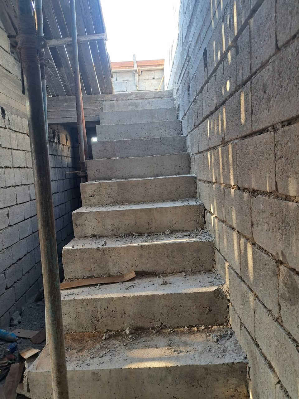 بالقسط والنقد 
عندك دوام وماعندك مجال تبني بيتك احنه موجودين وبأسعار مناسبة وبناء حديث وتصاميم تركيه وبجودة عالية  للاستفسار اكثر الاتصال على الرقم دناه ***********
