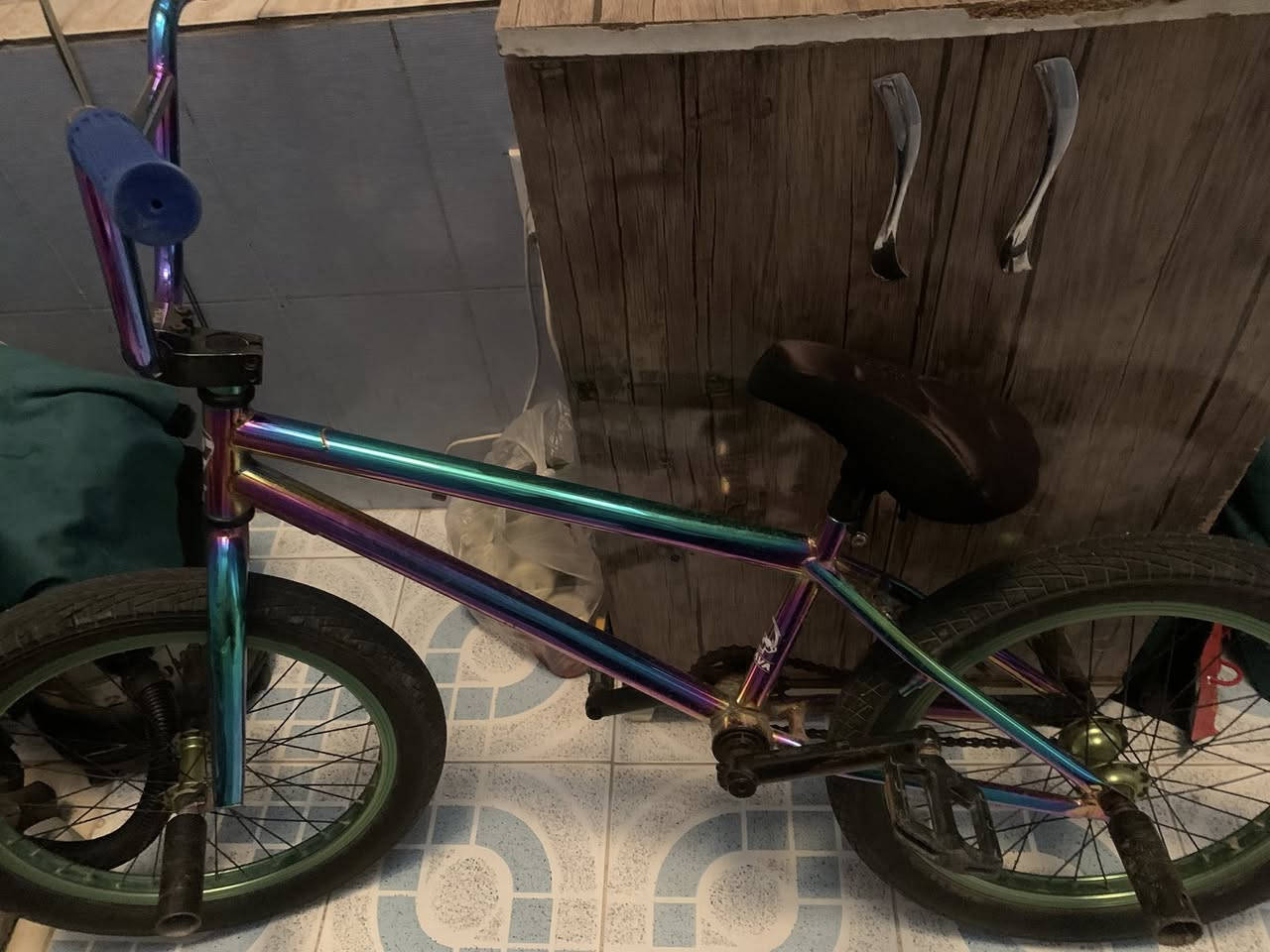 للبيع بيسكل. سبع ألوان Bmx


**إذا كنت صاحب هذا الإعلان وتريد حذفه لأي سبب، رجاءا أرسل رسالة إلى الدعم الفني**