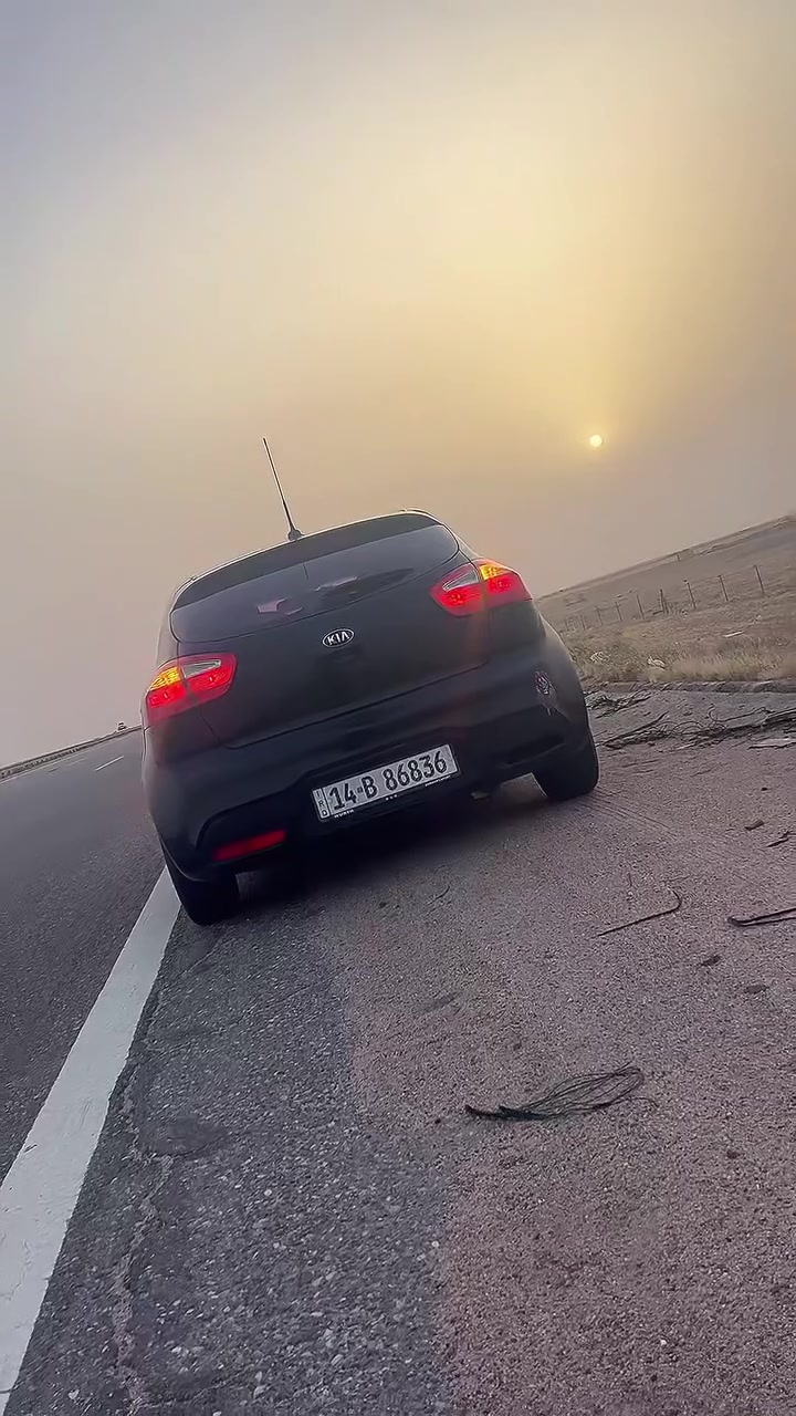 كيه ريو استيشن شكل رياضي
مديل ٢٠١٦
ماشيه ١٢ الف سياره جديده مكينه برغي ما مفتوح 
 حادث بمريكا جاملغ امامي جهه السائق 
وجاملغ الخلفي للجهه الثانيه مكاني بغداد مدينه الصدر
بسمنه تسجيل حديث 
السعر93$ ورقه وبيها مجال بسيط
رقم الهاتف ***********
