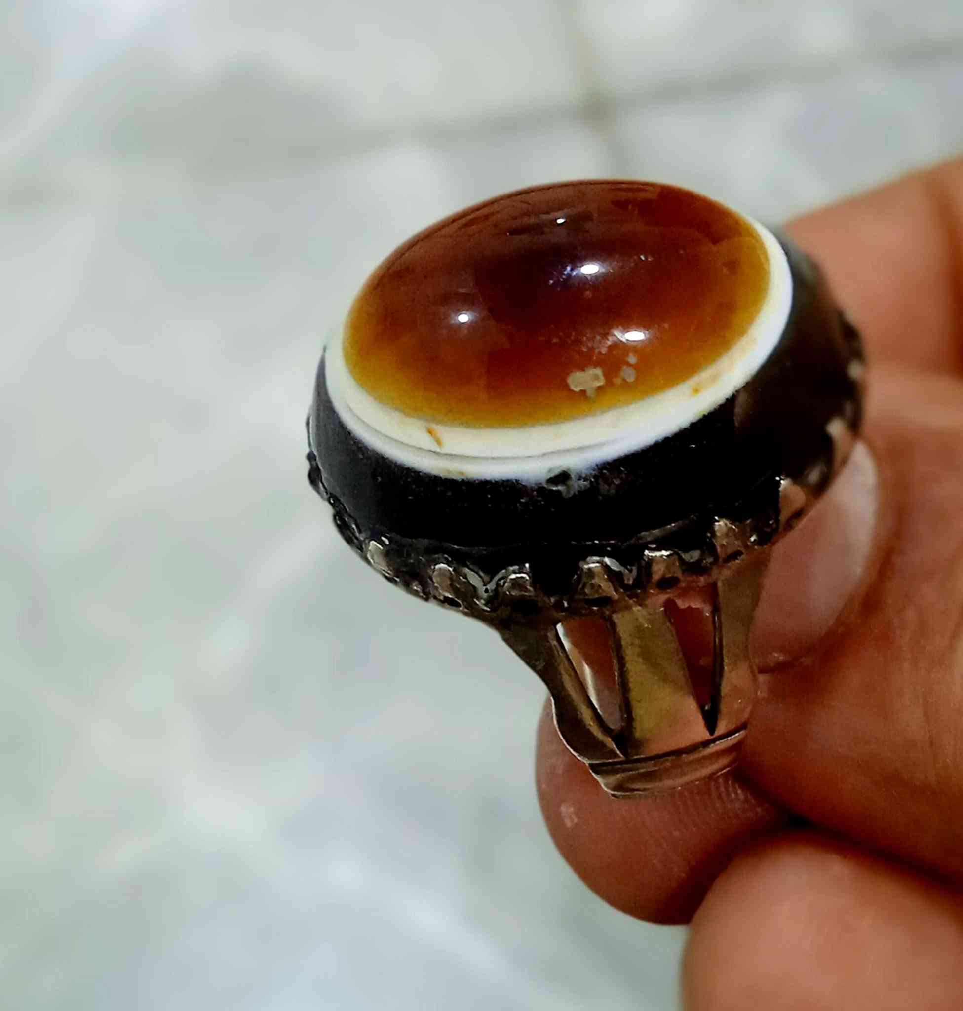 قطعه لن تتكرر من العقيق الجزع اليماني القديم فضه ٩٢٥ صياغه قديمه
قطعه اصليه تاخذه من باب البيت مو اصلي وقديم ترجعه وتاخذ فلوس التكسي 
البصره ماعندي توصيل
السعر ٧٥ الف


**إذا كنت صاحب هذا الإعلان وتريد حذفه لأي سبب، رجاءا أرسل رسالة إلى الدعم الفني**