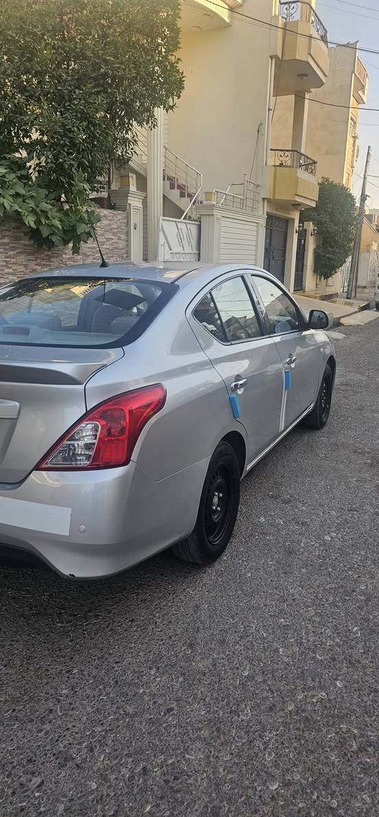 نيسان صني هندي موديل ٢٢ لون سلفر سنوية لحد ٢٩ + ماشي ٩٥ الف كم + بيها بطاقة بنزين ، سيارة حلوة و كاعدة فول كماليات ماشاءالله 

الضرر ٣ قطع صبغ ( جامرلغ سكن امامي + جامرلغ السائق الخلفي + صندوق ) 

رقم موبايل *********** كركوك, العراق
