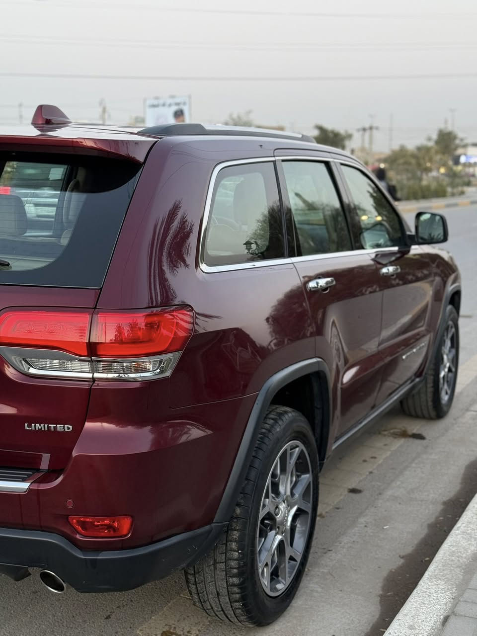 السلام عليكم
للبيع جيب كراند شيروكي خليجي 2019 لمتدد
مكفوله من من جكة الأبره  
المحرك : V6.  3.6L 
* دفع رباعي 4x4 . 
* داخل بيجي .
* كشنات جلد  . 
* دمام .
* المقاعد كهربائية .
* ذاكرة لحفظ وضعيات الجلوس . 
*  المقاعد الأمامية تبريد وتدفئة . 
* المقاعد الخلفية تدفئة . 
* رادار نقطة عمياء .
* ويل كروم  20 انج .
* ستيرن كهرباء تدفئة .
* بانوراما .
* شاشة كبيرة مع نفكيشن GPS . 
* مصابيح امامية زنون مع لد نهاري .
* بروجكتر زنون . 
* تشغيل عن بعد .
* صندوق كهرباء .
* حساسات أمامية وخلفية. 
* كاميرا خلفية .
* زراك لايت .
* مرايه وسطيةاوتو دم . 
* مرايا جانبية قابلة للطي . 
* محدد سرعة . 
*ماشية 51 km
* نظام اقتصاد الوقود تشغيل واطفاء اوتماتيكي للمحرك .
* نظام بريك خلفي اوتماتيكي ( Auto Break System ) .
السيارة بأسمي وتحويل مباشر .. 
مكاني بغداد  
السعر : 29,800$ وبيها مجال 
للأستفسار الاتصال
***********
