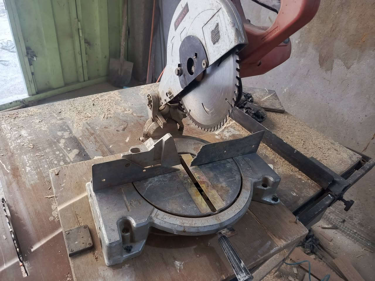 غراض نجاره لبيع قيم واخذ كمبريسر وكتر مكاني بابل الحله ***********
