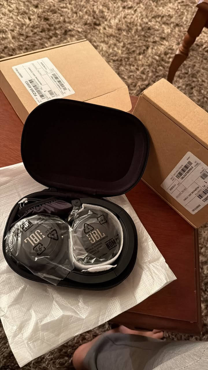 السلام عليكم
ارضيات لاندكروزر اصليه وجديده ترهم من موديل ٢٠٢٢ إلى ٢٠٢٥  اصليه مال شركه تخم كامل 
عندي طفايه حريق ايضاً 
وعندي سماعات JBL اصليه مال لاندكروز جديده للبيع 
بغداد شارع ١٤ رمضان 
*********** واتساب متوفر
