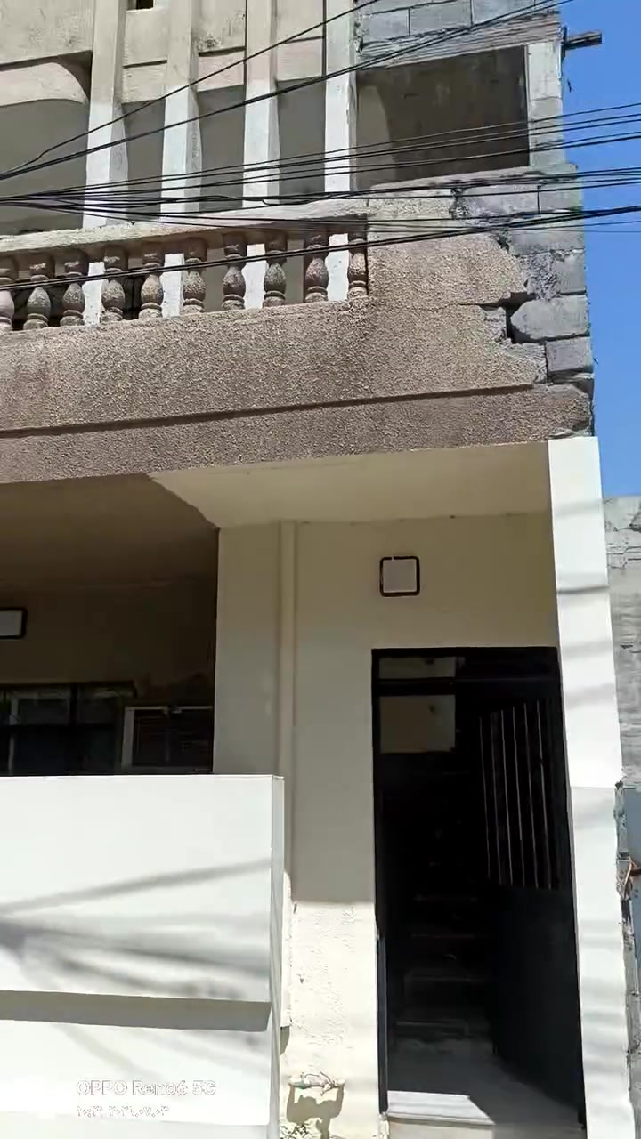 شقة للايجار العنوان حي البلديات  قرب كلية طب الأسنان  تتكون من 3غرف وصاله البناء جيد
السعر 300الف للاستفسار مكتب الخيمة سايدين الصورة الحدباء والاتصال على الرقم 
***********
