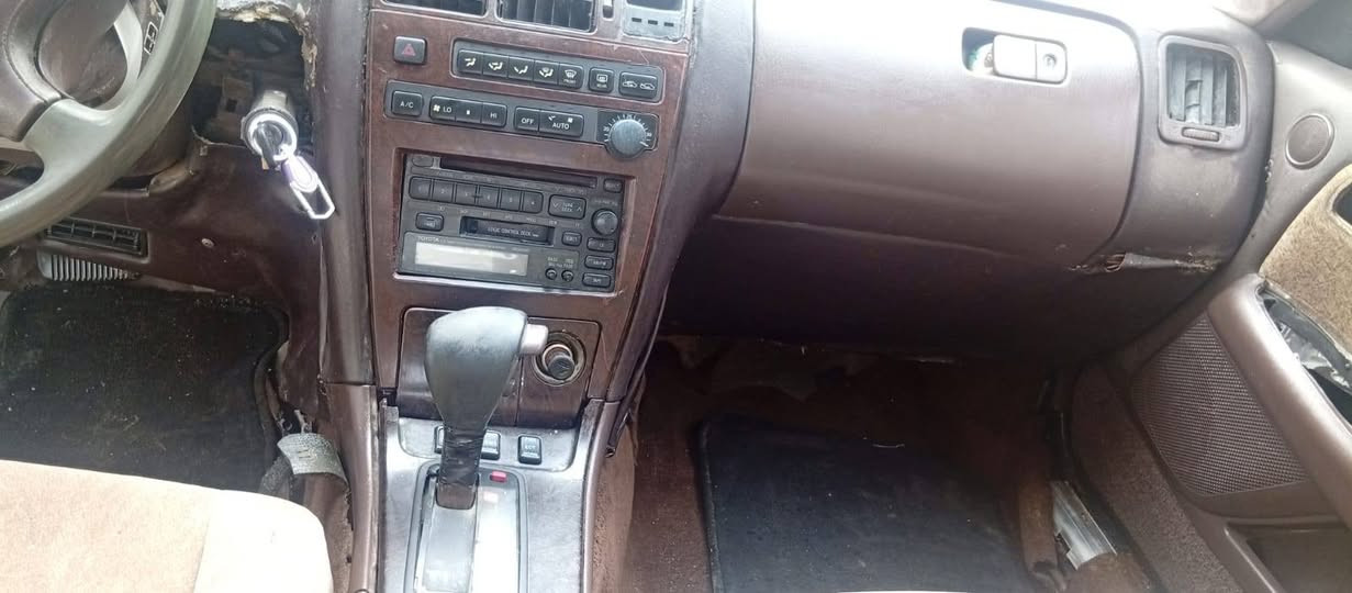 سياره كرسته البيع مكفوله بس مصبوغه صبغ عام سياره خير من الله
رقم بصره كصوصي نكليزي صالي شهرين من طلعتا 
عنوان بصره كرمه علي الطيف 
سعرهه 40 
اتصال ***********
