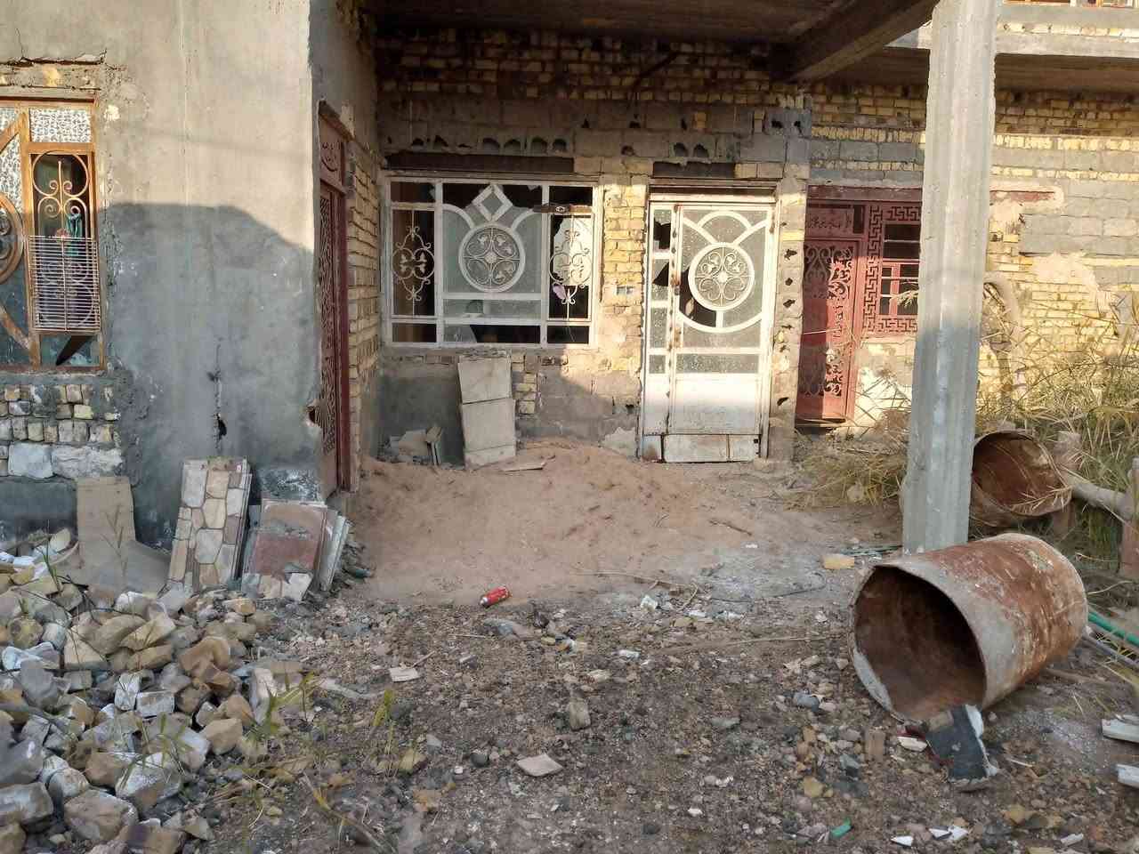 ليت زراعي 240م سند 25مرقم خلف حي الحضارة قرب الصيطرة 80م عن التبليط عبر المشروع
طابقين  سقف مسلح 4غرف نوم صالة استقبال مطبخ صحيات داخلية وخارجية يحتاج ترميم حديقة كراج السعر والاستفسار الاتصال

***********
