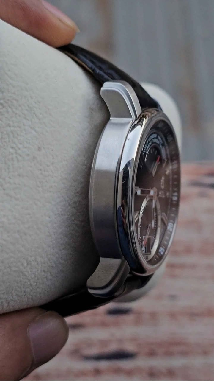 ساعة BOREL السويسرية  اصلية وكالة شرط الفحص كاملة المحلقات السعر 400دولار 
المهتم يتواصل خاص او واتساب  *********** بغداد, العراق
