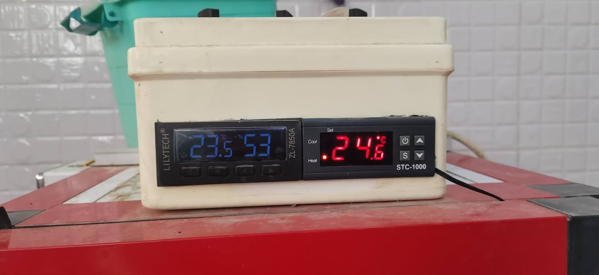 فقاسة للبيع فول اتوماتيك ٦٨ بيض قابل لزياده مكان كركوك ***********
