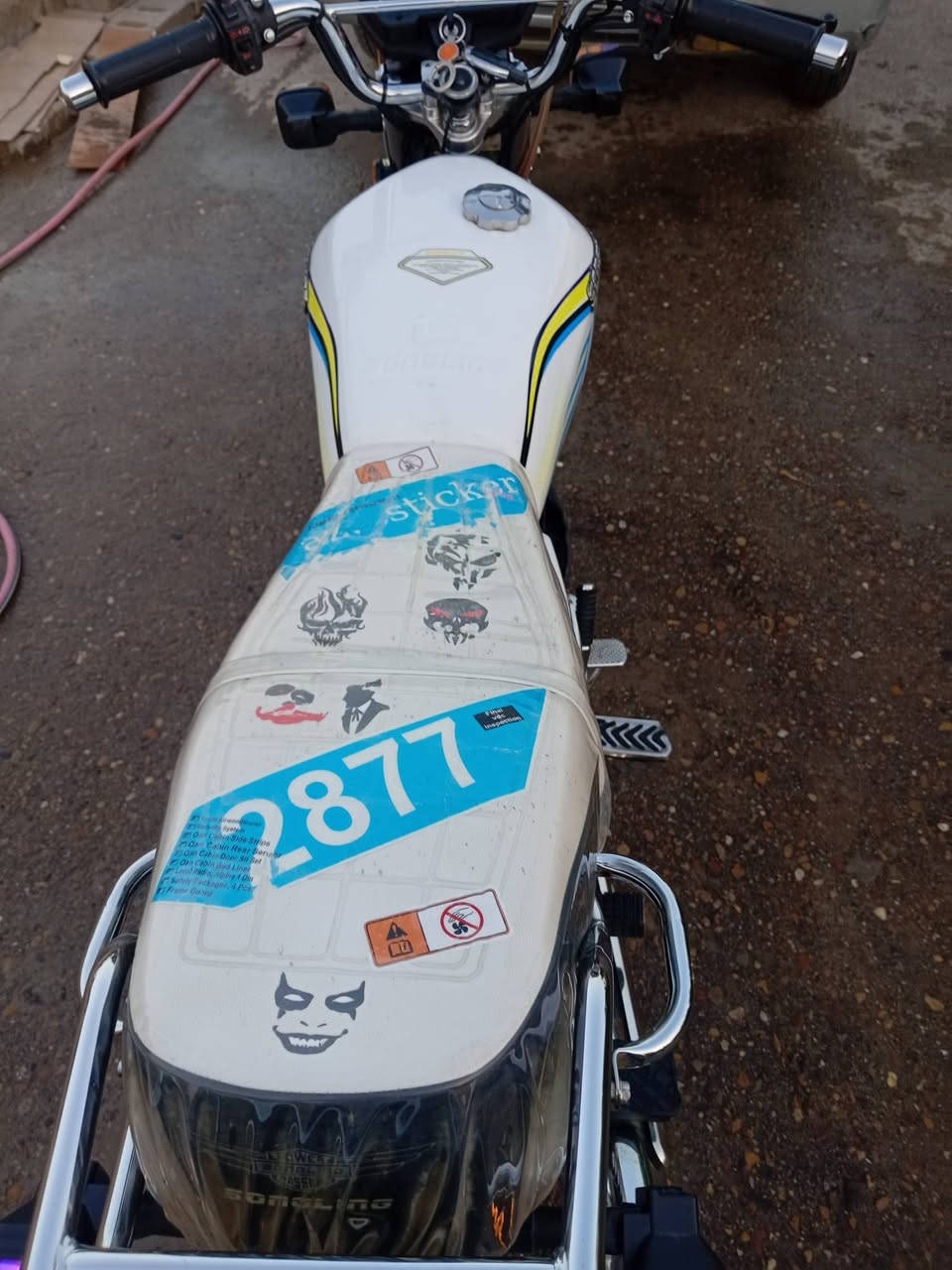 دراجه سولنك للبيع موديل 25 جديده. ماشيه 6000
محرك 200cc سعر850 وبيهاا مجال.
 رقمي ***********
