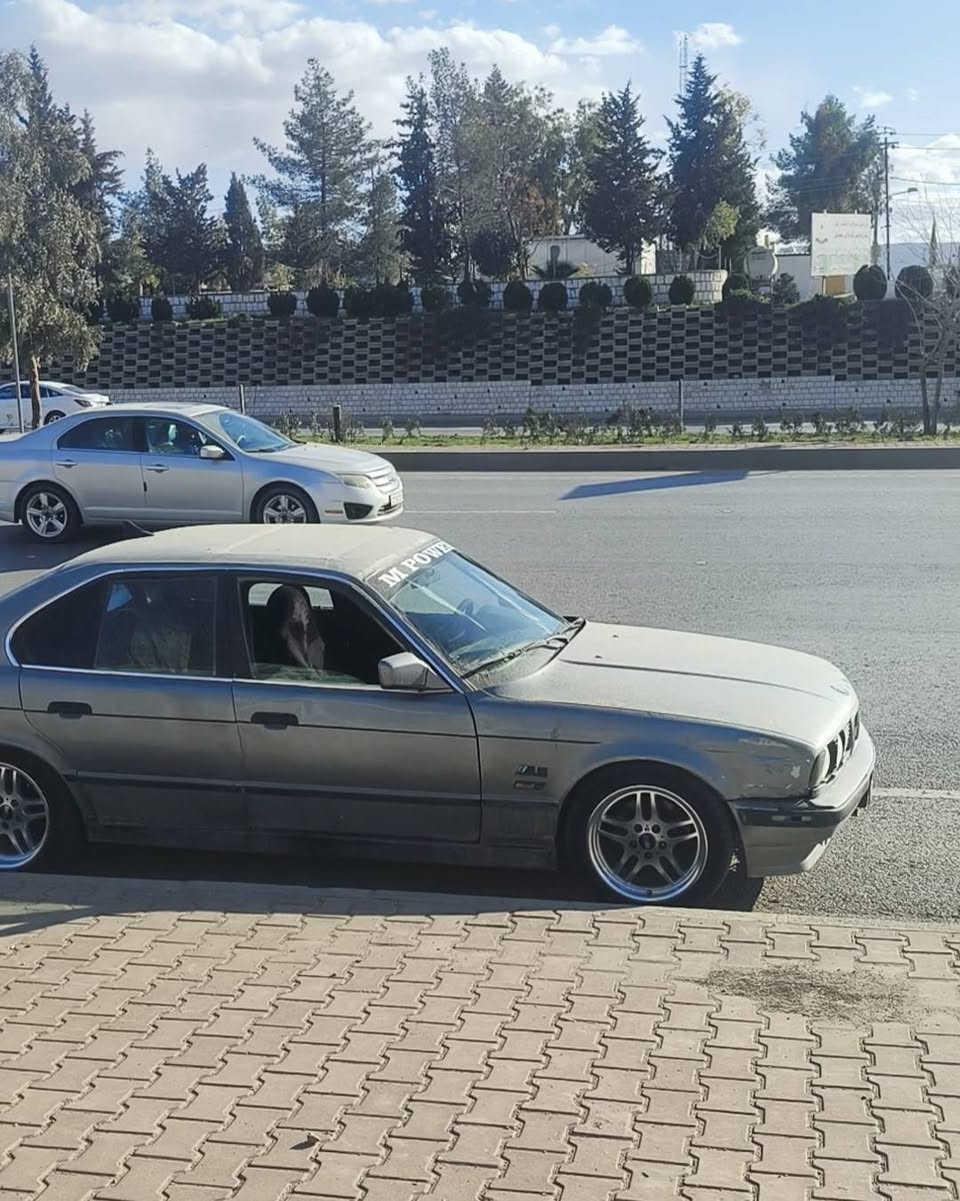 🚗🔥 BMW E34 525i – للبيع 🔥🚗
موديل 1990 | أوتماتيك كهربائي ⚙️
وارد ألماني 🇩🇪 | سيارة قوية ونشيطة 💪
✔️ فول كهرباء
✔️ سقف سلايد ☀️
✔️ دكمتين كهرباء
📍 الموقع: سليمانية – الشراي
🚗 المراوس يكون بس بالحضور للسليمانية
📍 رقم كركوك
⚠️ ملاحظات:
والضرر فقط السقف واكع عليه سكيفه
اكسل بي صوت
تبخير خفيف أحياناً
نقص تك أمامي من الوياله
المحرك كبسوه زين
📸 دقّق بالصور زين قبل لا تجي
💰 السعر: 35 (بي مجال)
💥 شرط تحويل
🔄 مراوس حسب المزاج السليمانية, العراق


**إذا كنت صاحب هذا الإعلان وتريد حذفه لأي سبب، رجاءا أرسل رسالة إلى الدعم الفني**