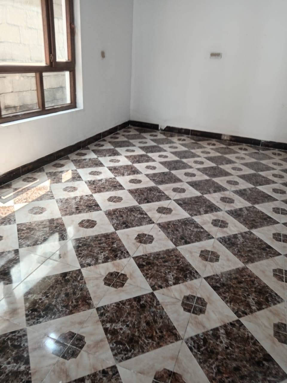 دار للبيع 220 متر  طابقين 📌  طابو صرف 👍🏻بأسم شخص واحد للبيع مستجل
كركوك 📍 حي العروبه

للاستفسار 📞 ***********
