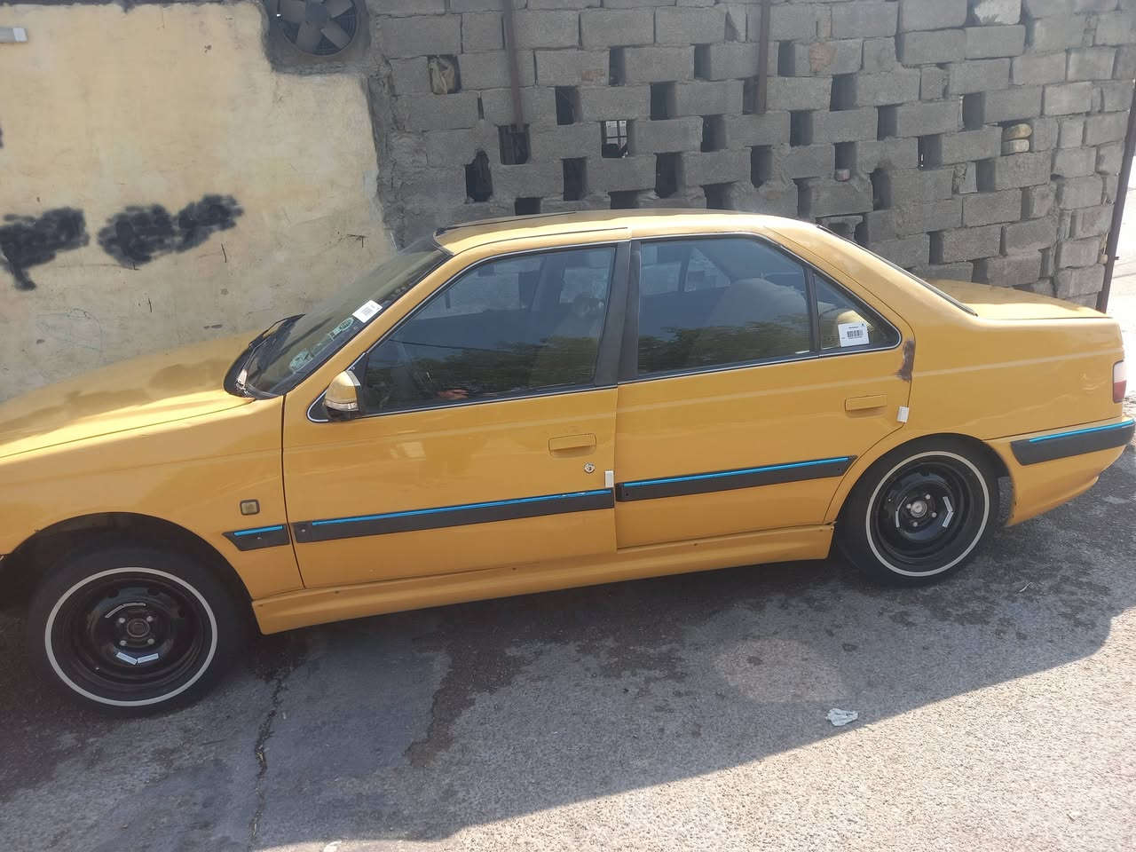 بيجو ٢٠١٥
مصفره داخله هزه 
وارقام نكليزي 
مامطلوبه مصفر غرامات وهيئه 
كوت واسط 
سعر ٣٥ 
رقم الهاتف ‎***********  
غير متواجد عل فيس
