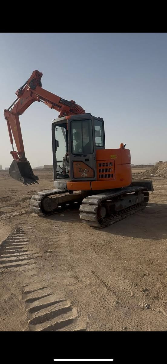 حفار ٧٥ مديل ٢٠١١ بسي بصره رقم دولي دخول جديد مشتغله شهر واحد على ايدي العنوان البصرة أبي أصخير *********** السعر ٢٧٥ ورقه
