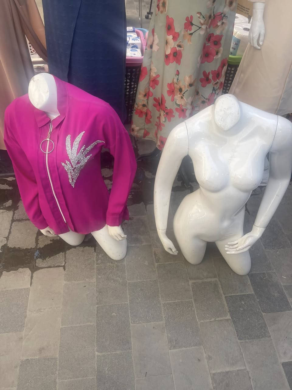 لعابت قميص مستعمل قليل  للبيع العدد 60 قطعه السعر القطعه 10الف ***********
