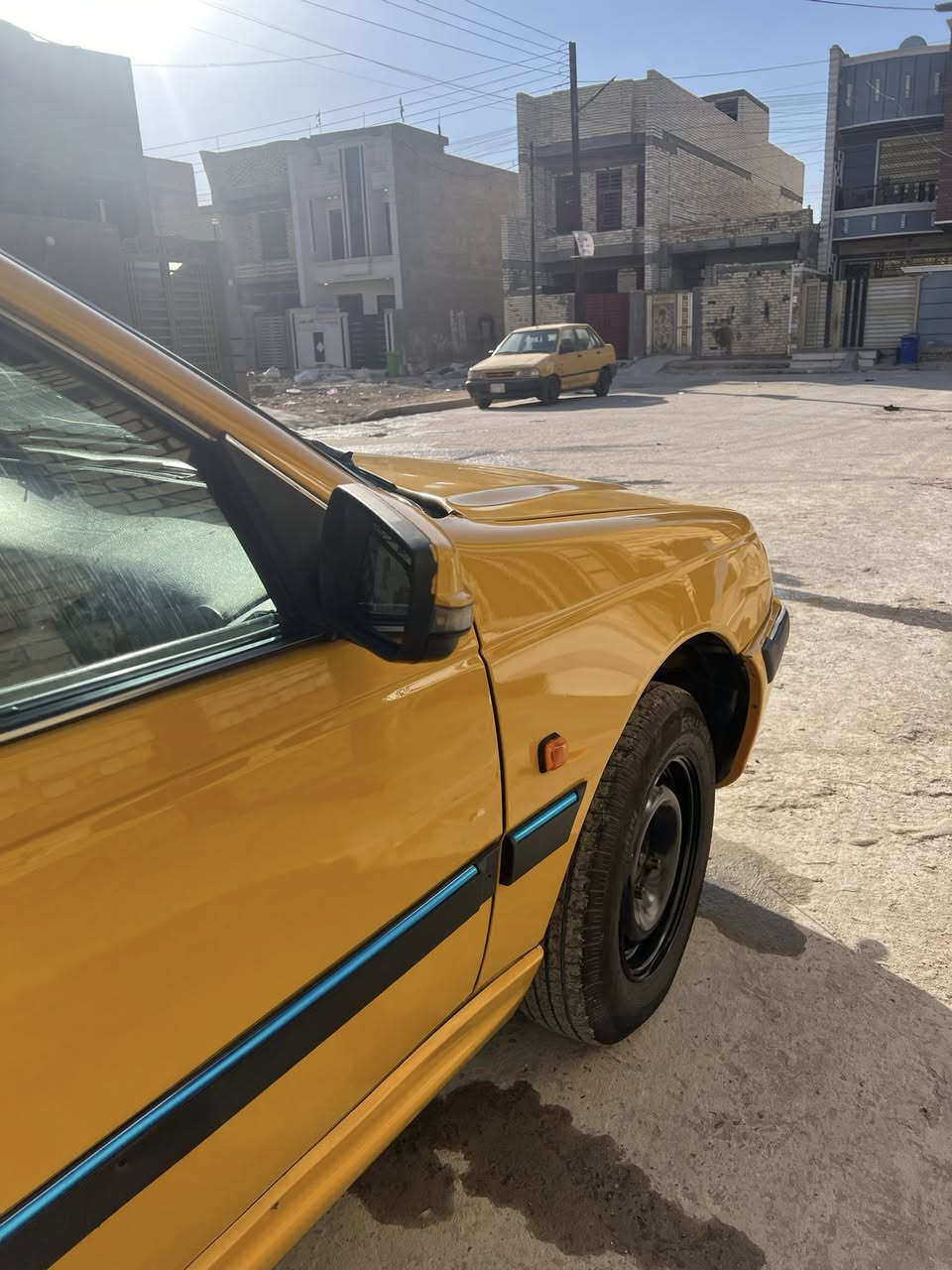 بيجو بارص 2011 مصبوغه عام  وعندي صورهه قبل الفرن لان جارده مكينه فرنسي كير مكفولات داخلهه وخارجهه نضيف جدا تبريد مايشتغل مصفره هيئه وغرامه باسمي رقم إنكليزي  السعر 35 مكاني بغداد ***********
