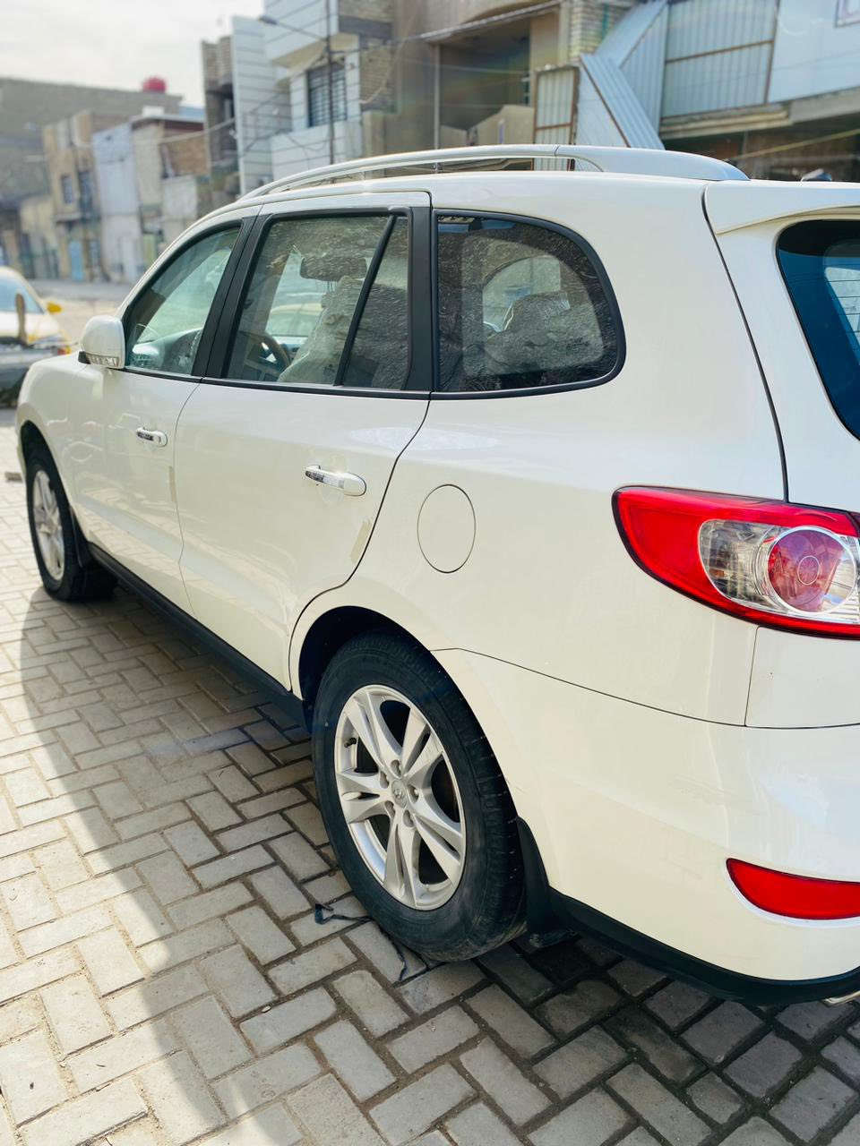 سلام عليكم سنتافيا للبيع مديل 2011  فول 
بيه ملاحضات بسيطه كير ومحرك مكفول 
سبعه راكب مري شفط 
سعر 140 وبيها مجال 
*********** اذا اكو مراوس عادي هم سبعه راكب متواجد واتساب
