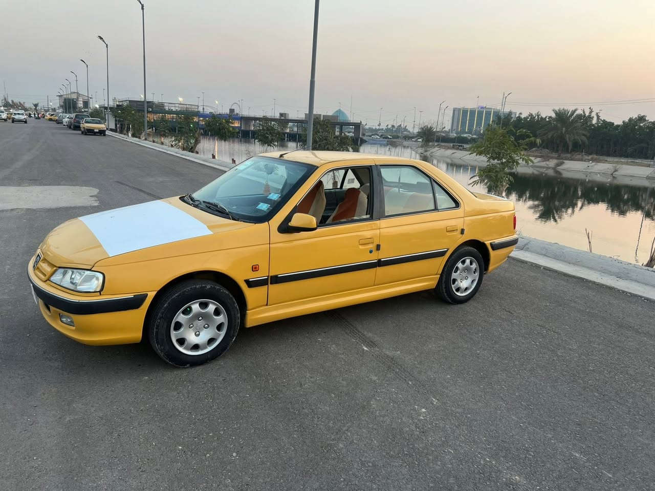 سلام عليكم بارص 15رقم بغداد مشروع وطني داخله هزه هيئه غرامات مصفره شرط التحويل سياره خير من الله مكينه وكير خير من الله صدر امامي خلفي جديد تخم تاير جديد كهربائيته كله شغاله تبريد شغال مدوشمه السياره .مابيه ضربه نص الباب مال السايق صبغ وال الدواير الخلفيه بيهن صبغ باقي السياره خير من الله .مكاني بغداد حي اور .***********….***********-السعر 40 وبيه مجال حك الجيه
