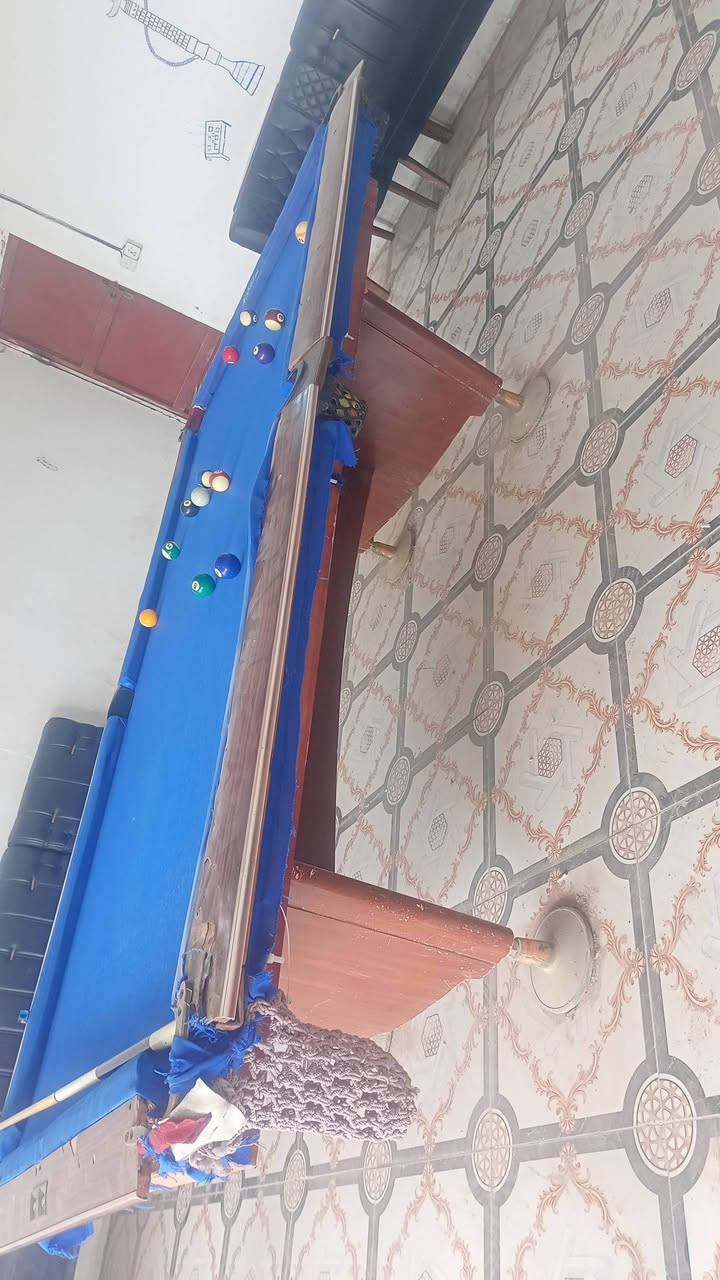 سلام عليكم ميز للبيع مكان واسط كوت كامل كيوب واحد وطوبات سيت جديد
وفرشه جديده نقص بي بس صفحه ديكور والبقيه موجودات السعر 400 وبي مجال قليل رقم ***********
