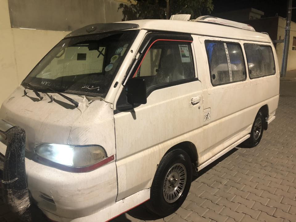 هۆندای 1998
گێڕو مەکینەی ئونجی تازەکان بەشەرت
کوشین فاڕە
گەرمی ئیش ئەکات
ئەوەلیات حاسیبە مەزبووت
ناو غورفەیەکی جوانی هەیە
ویل سۆپەر تایەی لۆکە
ئەو دەعامیشی لەگەلە
شوێن ڕزگاری سمود
سعری٣٧مەعمەلە
***********
