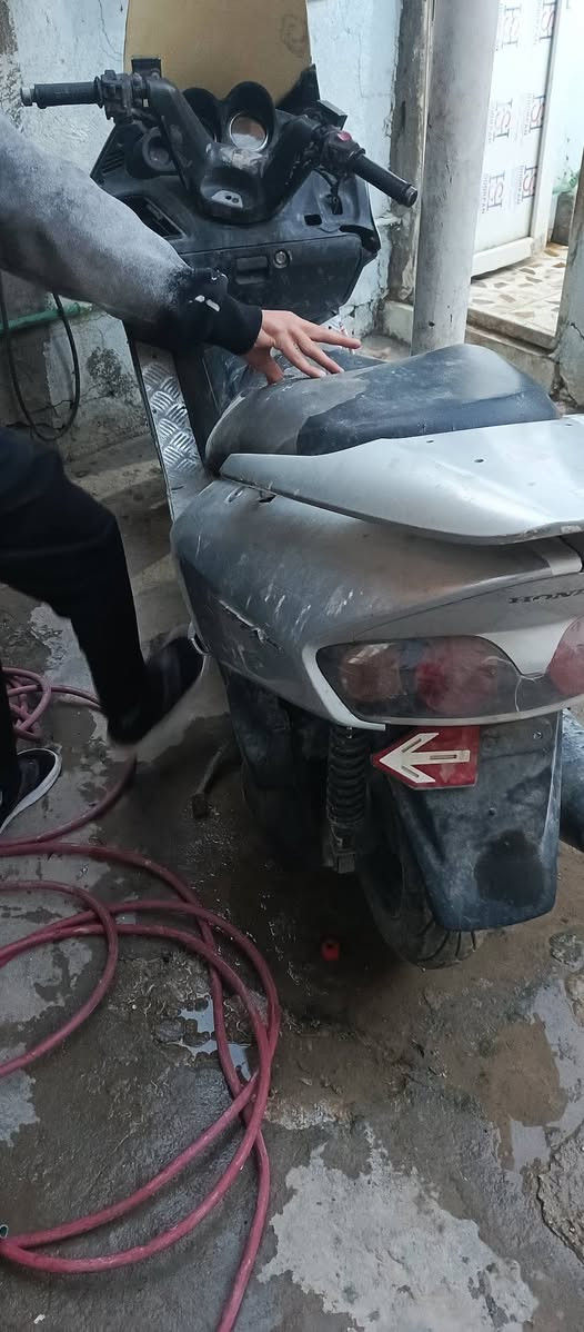 السلام عليكم دراجه للبيع فرصه بس مكنتها لطشه ب 150 قفل ***********
