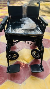 كرسي كهربائي لذوي الاحتياجات وكبار السن  كرسي جديد ما مستعمل  سعره في ...