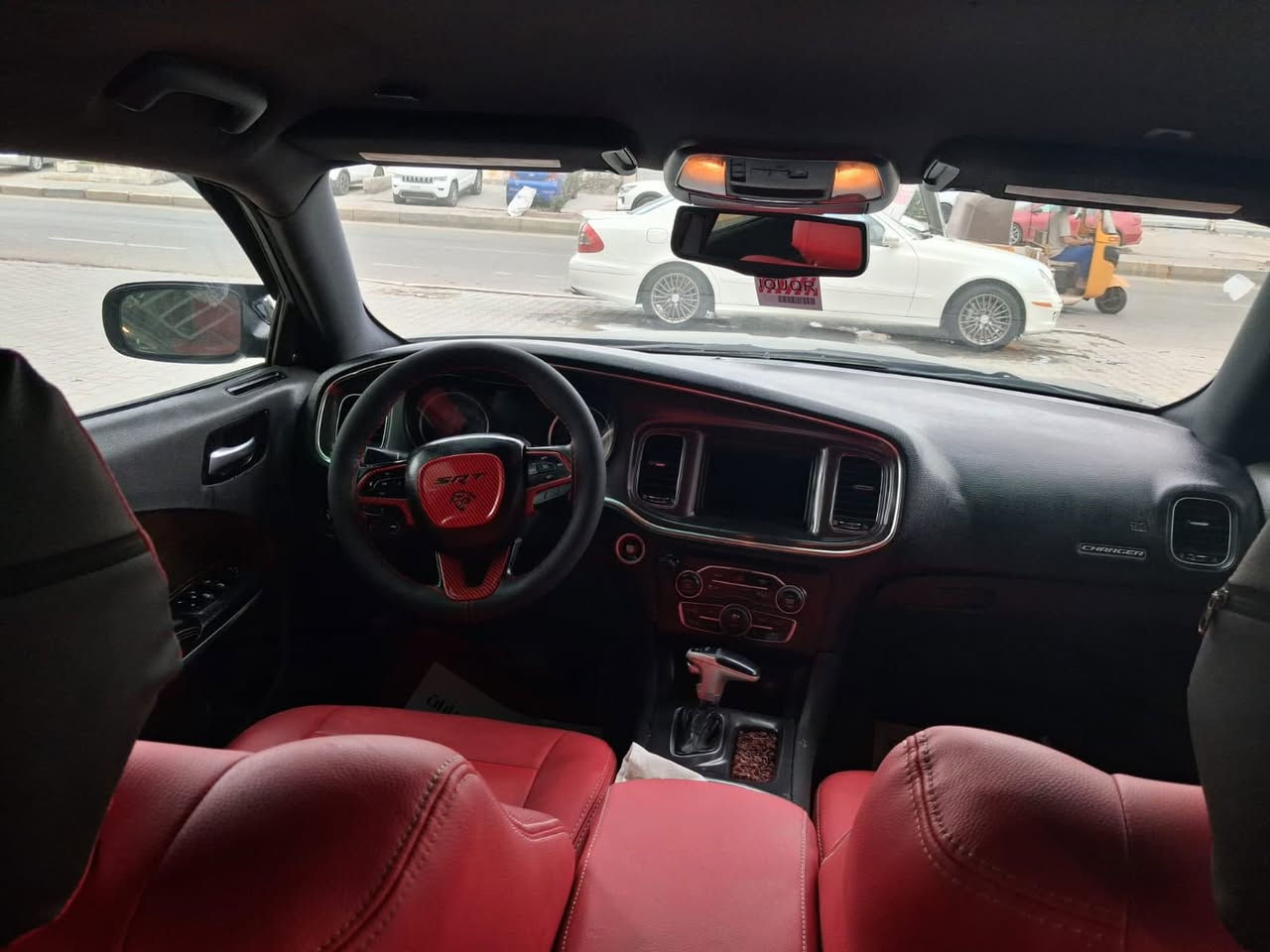 السلام عليكم جارجر موديل 2018 محرك ٣٦٠٠ جاهزه السياره كير تبريد محرك صدر رقم بغداد بأسمي صور الحادث مرفقه بل منشور السعر ١٥٠ وبيها مجال بصيط حك الجيه الاتصال *********** العنوان بغداد
