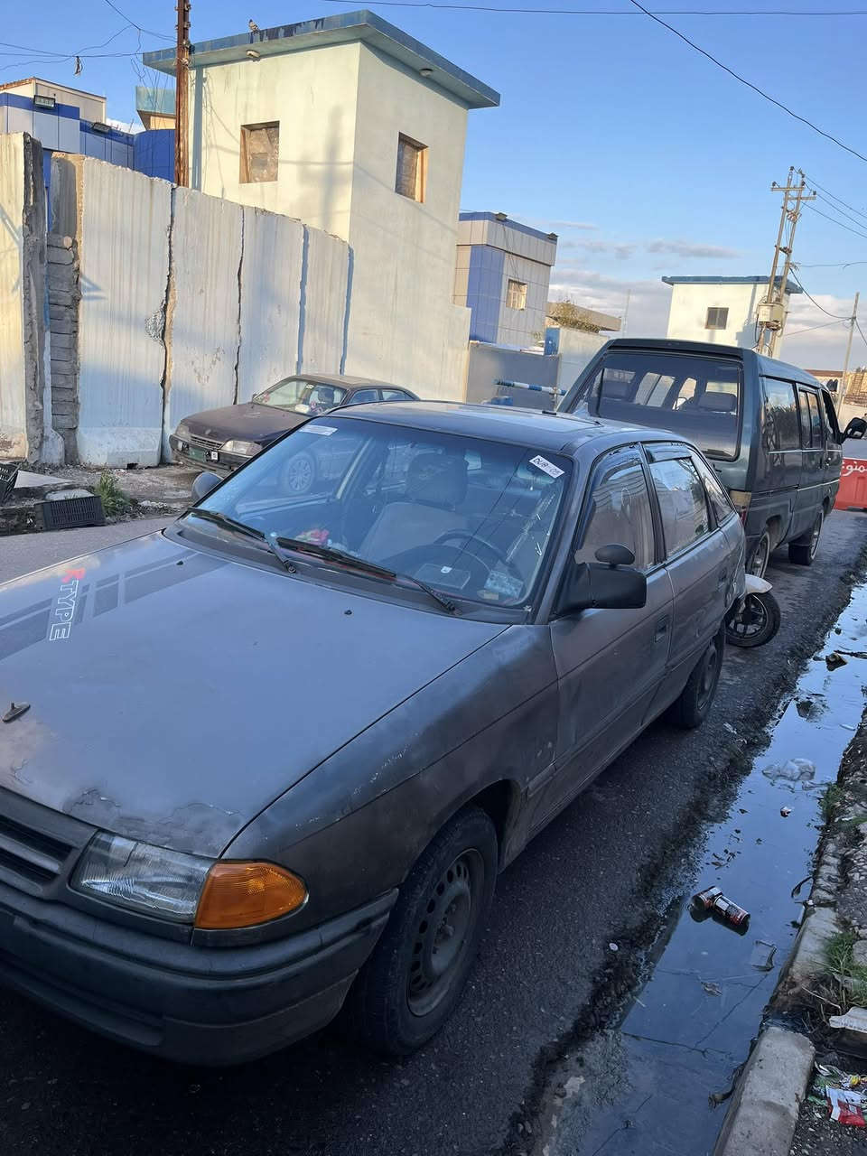 السلام عليكم 
استرا للبيع موديل 1994 محرك 18
كير توماتيك 
طخم جديد وايرمنيه جديده 
السعر 38
***********
