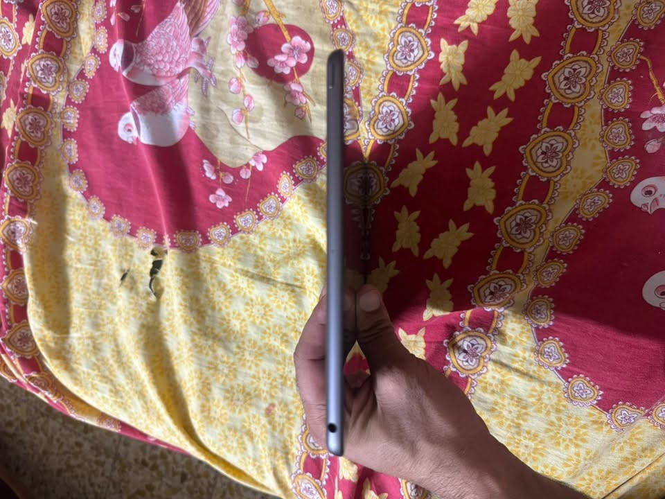 iPhone الجيل التاسع
ذاكره 64
محدث ios26
مداخل صيانه
السعر 250 الف 
***********
