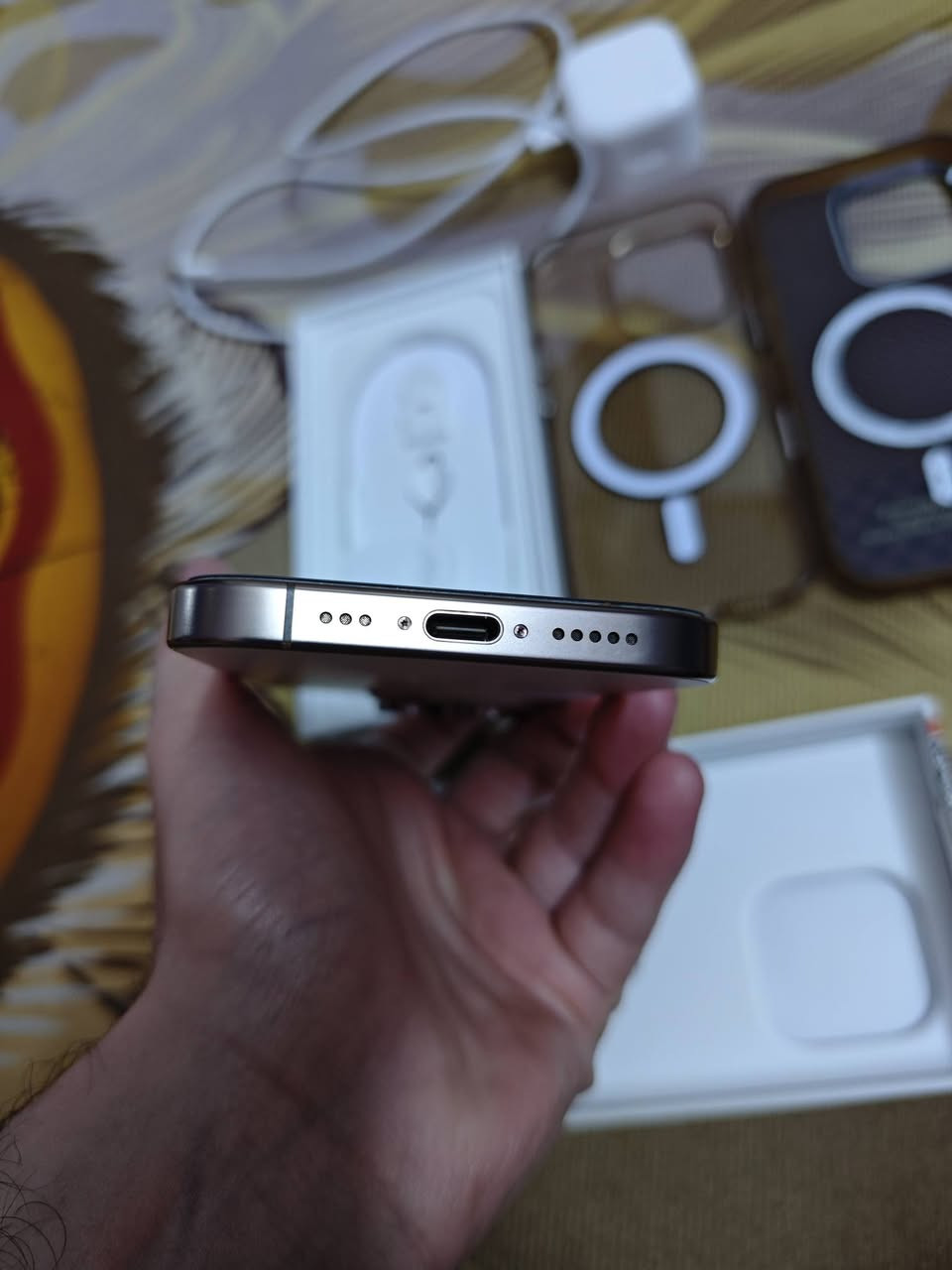 السلام عليكم
للبيع فقط ايفون 16 برو فقط ذاكره 256 بطارية 100 عدد شحنات 122 وقابلة للزياده ويا لاسق شاشه و3 كفر وعدسات حمايه كامرات
ضمان abm تك خط شرق اوسط بعده داخل الضمان 28/2 ينتهي الجهاز مال جناي اخو الجديد  سعر 1200  مايعجبك المنشور اعبره وكأنك ماشفته 
كارتون وكيبل الأصلي كامل ملحقات
*********** واتساب واتصال مكان ديوانيه
