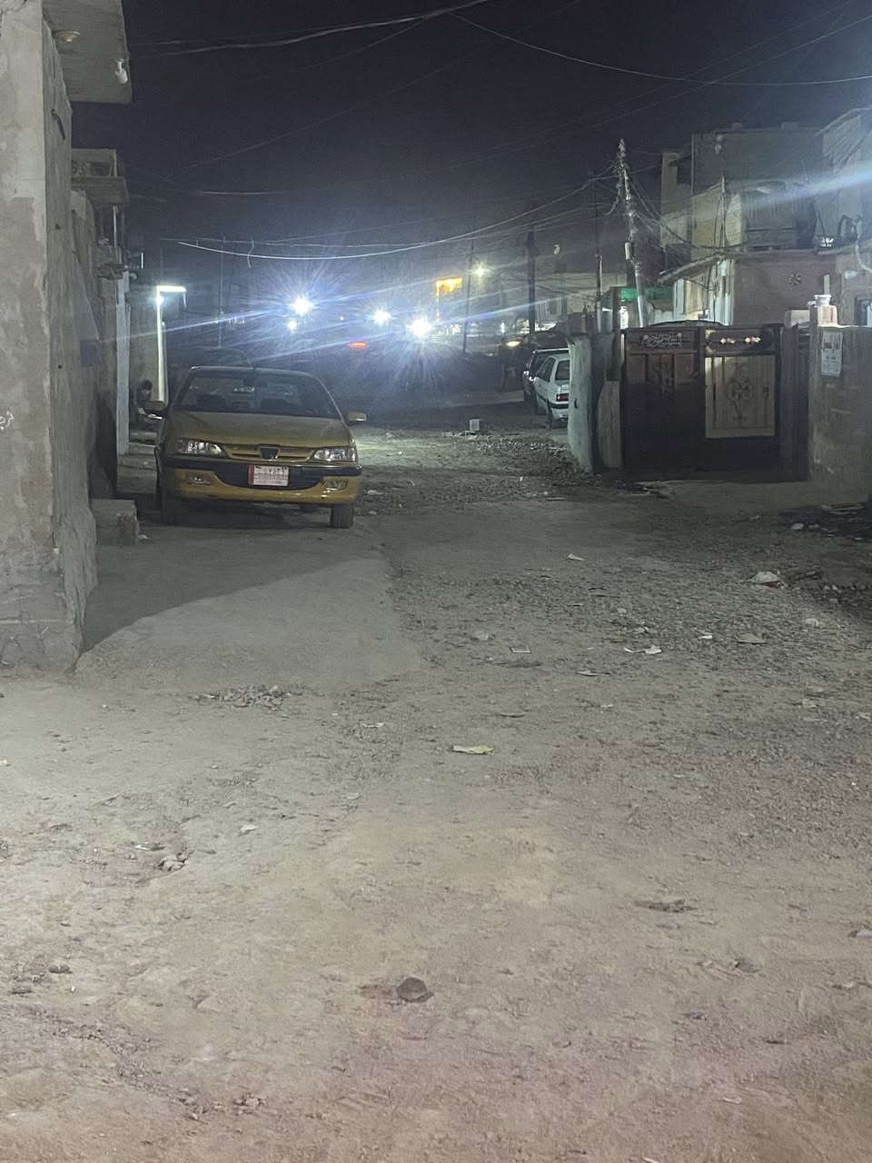 السلام عليكم بيت تجاوز للبيع المساحه 200
خلف ملعب الطموح قرب جامع العبيدي 
يحتوي علا استقبال مساحته5*5
ثلاث غرف نوم وحده5*5
وثنين غرف 4*5
وصاله 7*3
ومطبخ 5*4
وخلف البيت ترك علا عرض البيت 
للاستفسار خاص او الاتصال علا هاذ الرقم ***********
