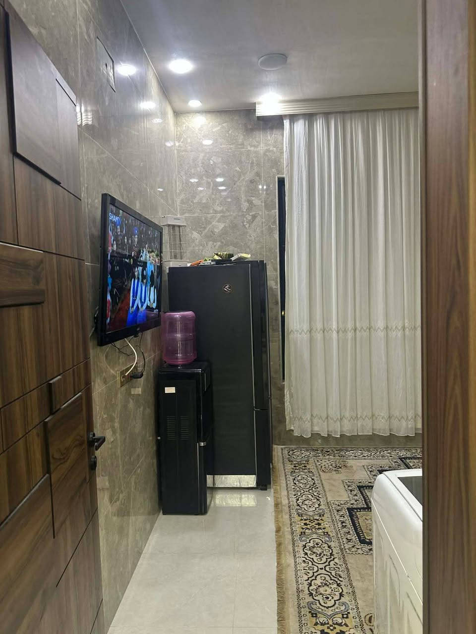 300 متر  دار للبيع زراعي سند 25 جبهه 15 متر طابق واحد يحتوي غرفتين نوم وصاله ومطبخ وحولي وخدمات وحديقه داخليه وحديقه خارجيه وكراج سبالت وكاميرات مع المنزل كهرباء 3فيز جدران سيراميك الواح للسقف درج مرمر السعر المطلوب 220 للمزيد من المعلومات الاتصال رقم واتساب***********
***********
